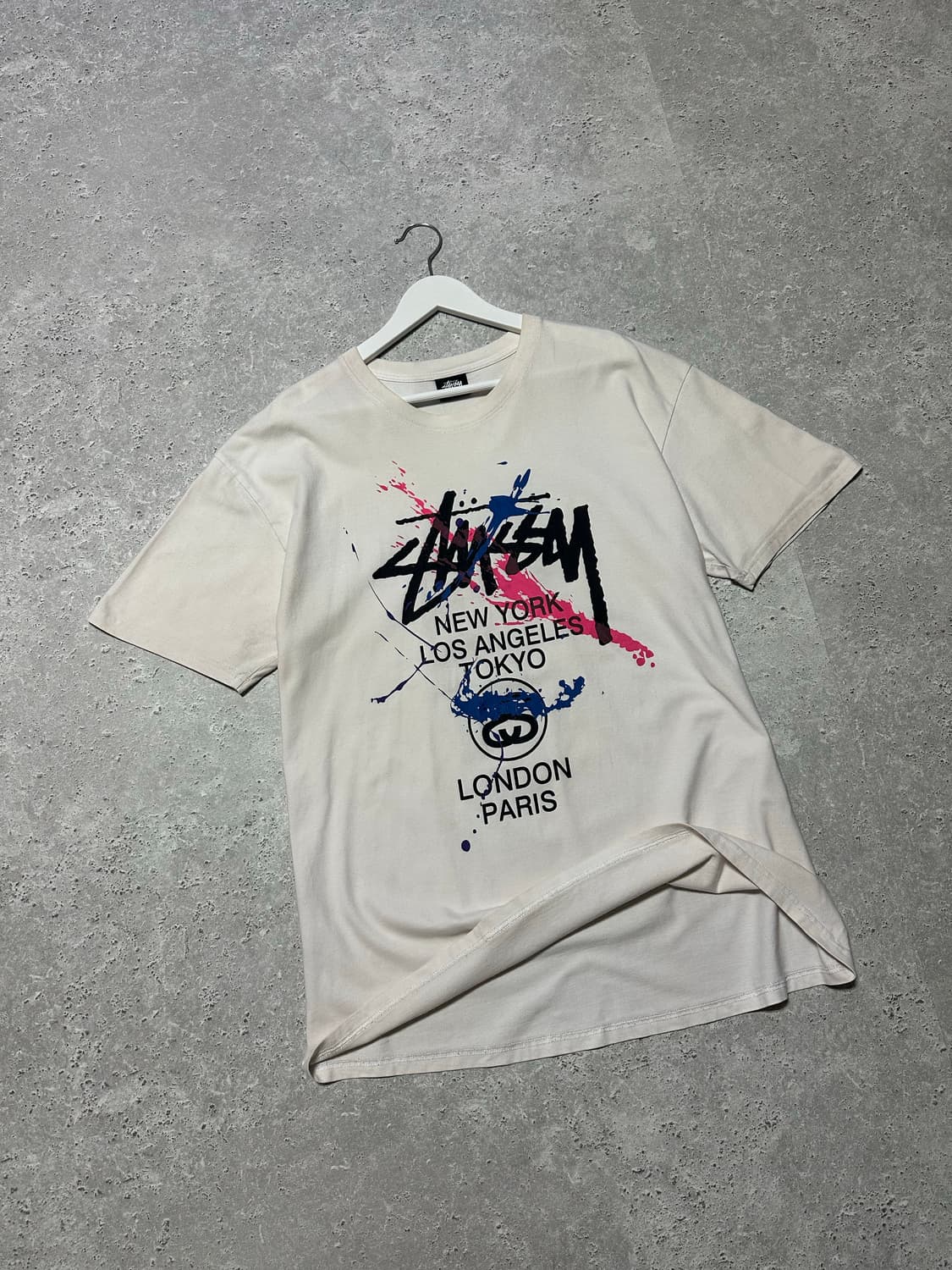 스투시 페인팅 월드투어 화이트 반팔티 상품이미지1