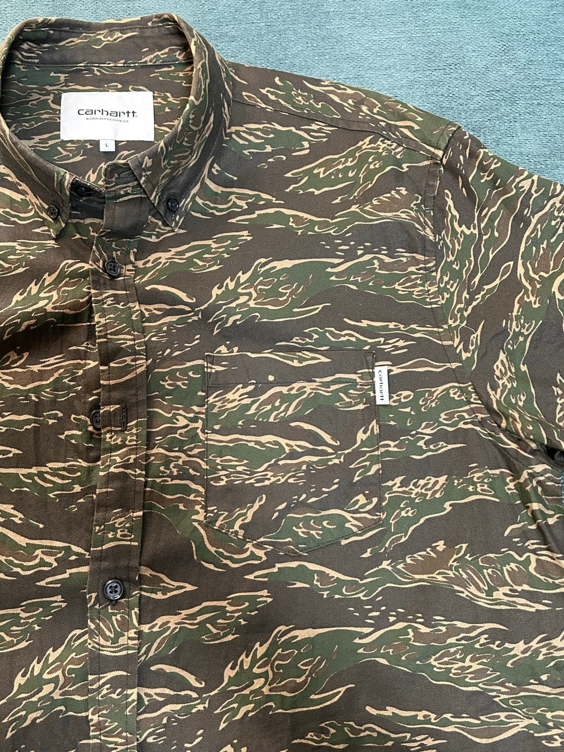 칼하트 카모 타이거 반팔 셔츠 상품이미지2