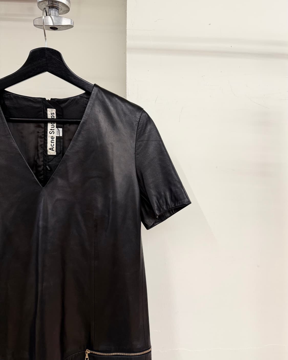 아크네 스튜디오 램스킨 브이넥 원피스 상품이미지4
