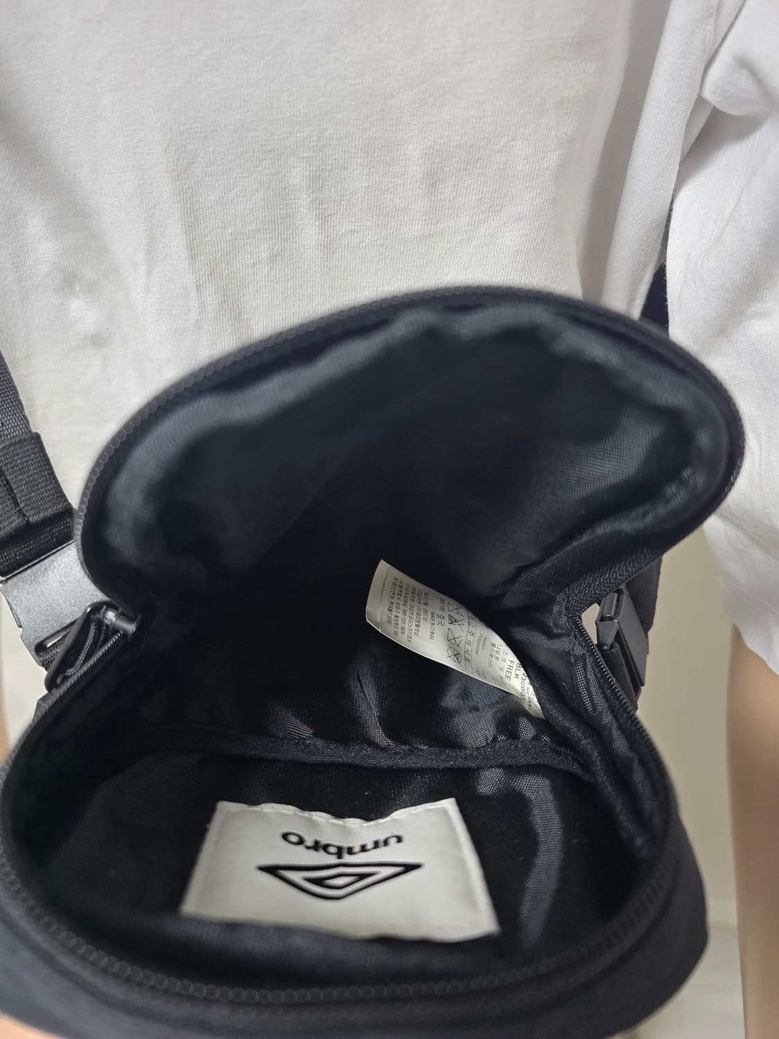 엄브로 크로스백 미니파우치 상품이미지8