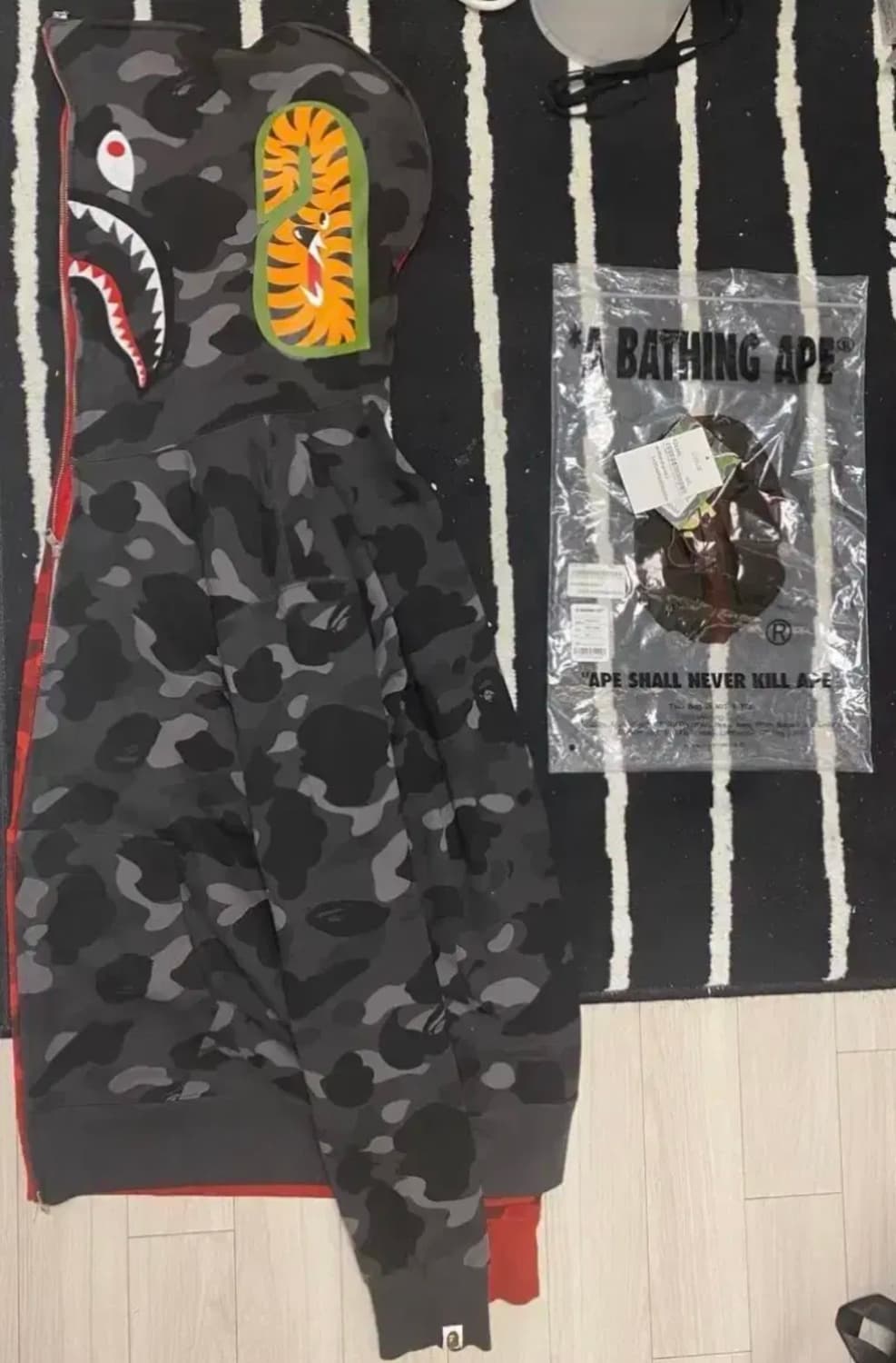 베이프 적흑계 세퍼레이트 샤크 후드집업 2XL 상품이미지4