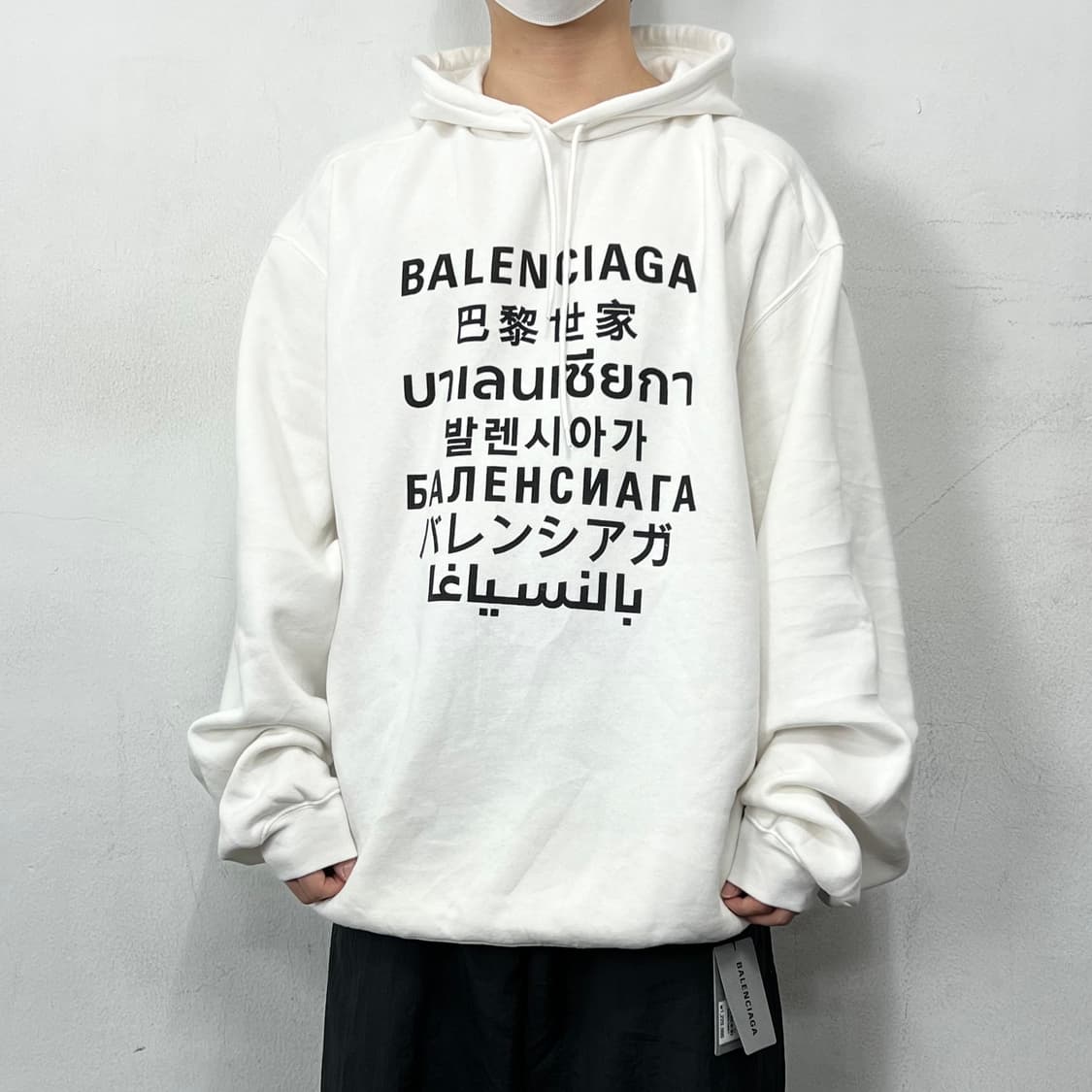 (새상품택)-발렌시아가 멀티 랭귀지 프린티드 후디 상품이미지2