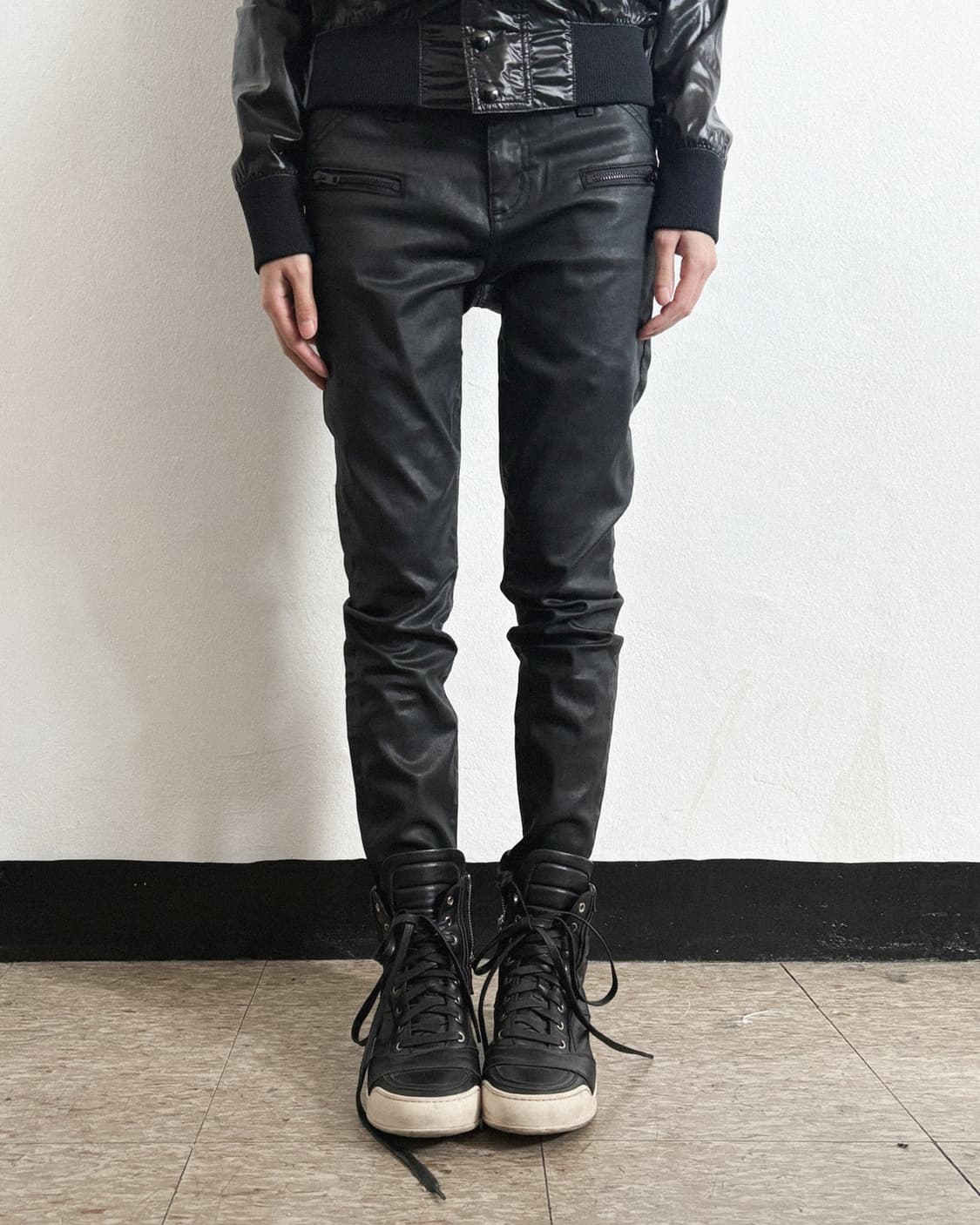 홀드중** 커렌트엘리엇 왁스코팅 로우라이즈 데님 상품이미지1