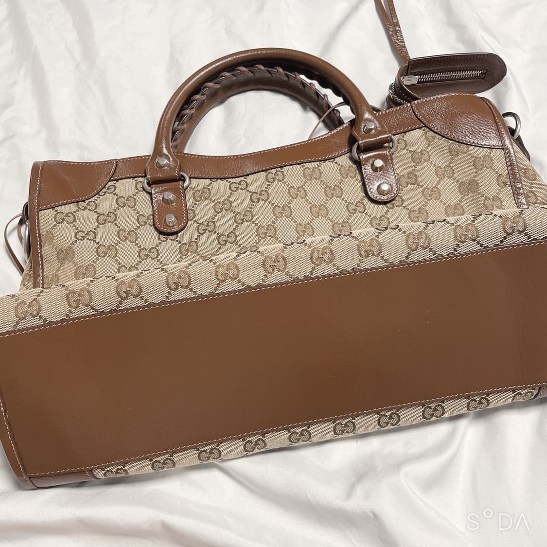 해커프로젝트 구찌x발렌시아가 모터백 상품이미지6