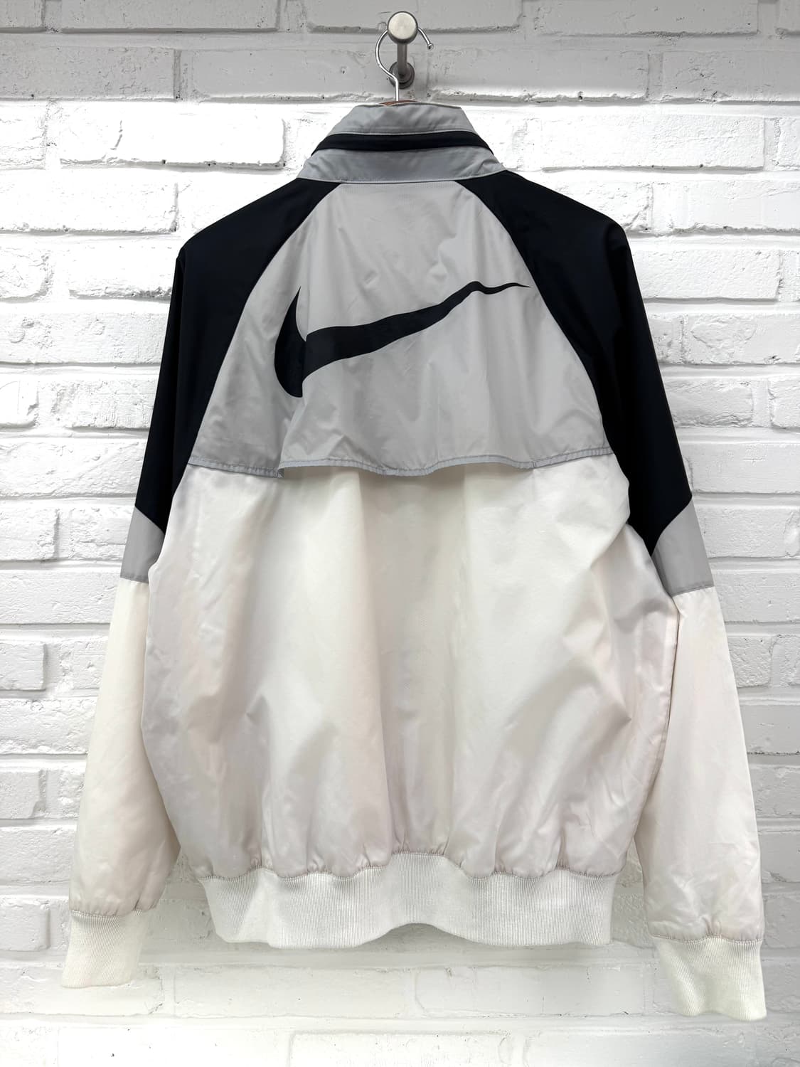 나이키 블랙화이트 바람막이 상품이미지5