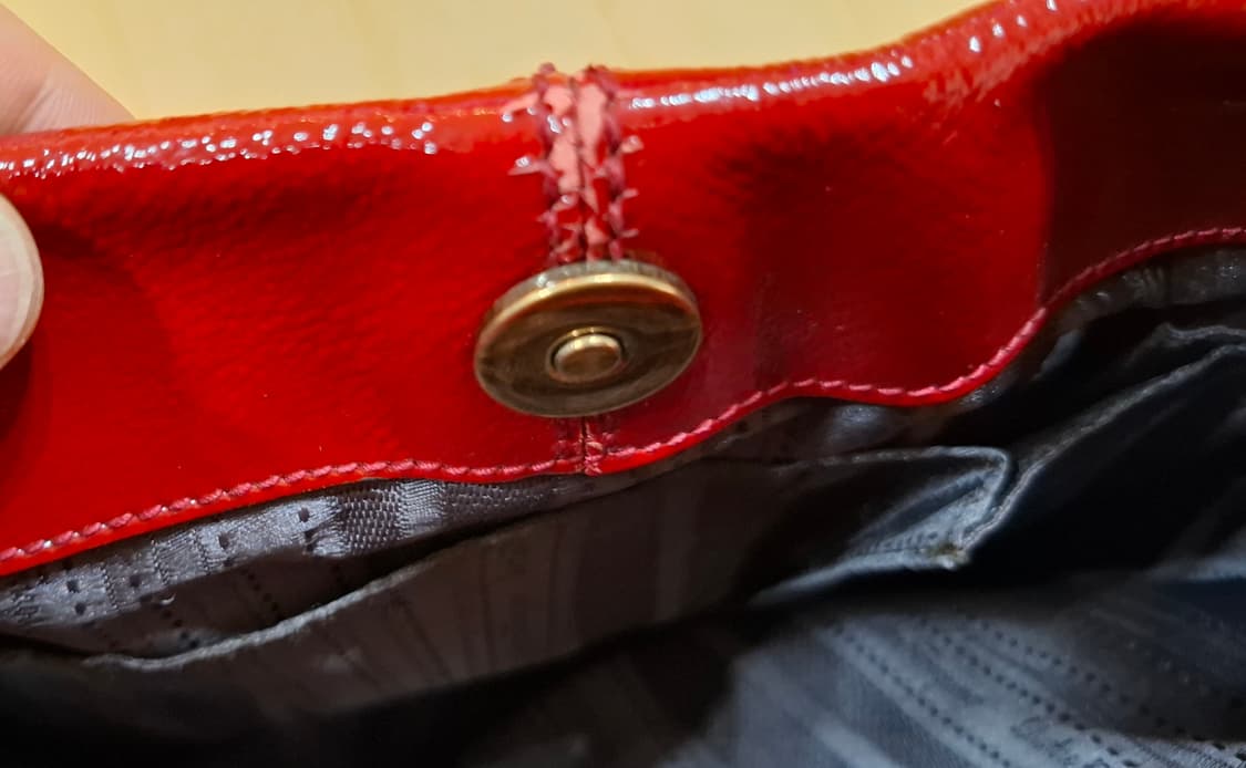 페라가모 레드 에나멜 숄더백 상품이미지6