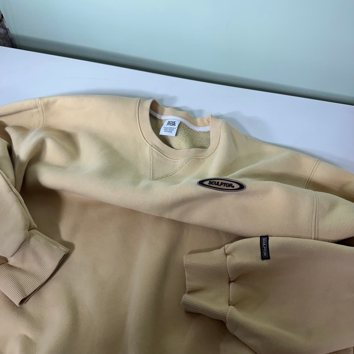 OS 스컬프터 파스텔옐로우 오버핏 에나멜로고 스웻셔츠 맨투맨 남여공용 상품이미지1