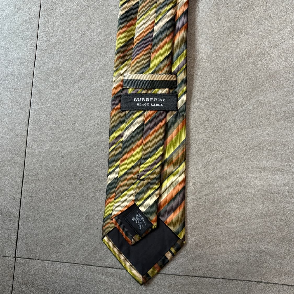 80년대 생산 버버리 블랙 라벨 넥타이 상품이미지4