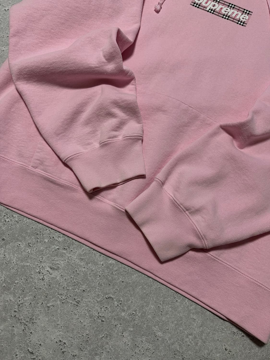 슈프림 x 버버리 미들로고 핑크 후드티 상품이미지4