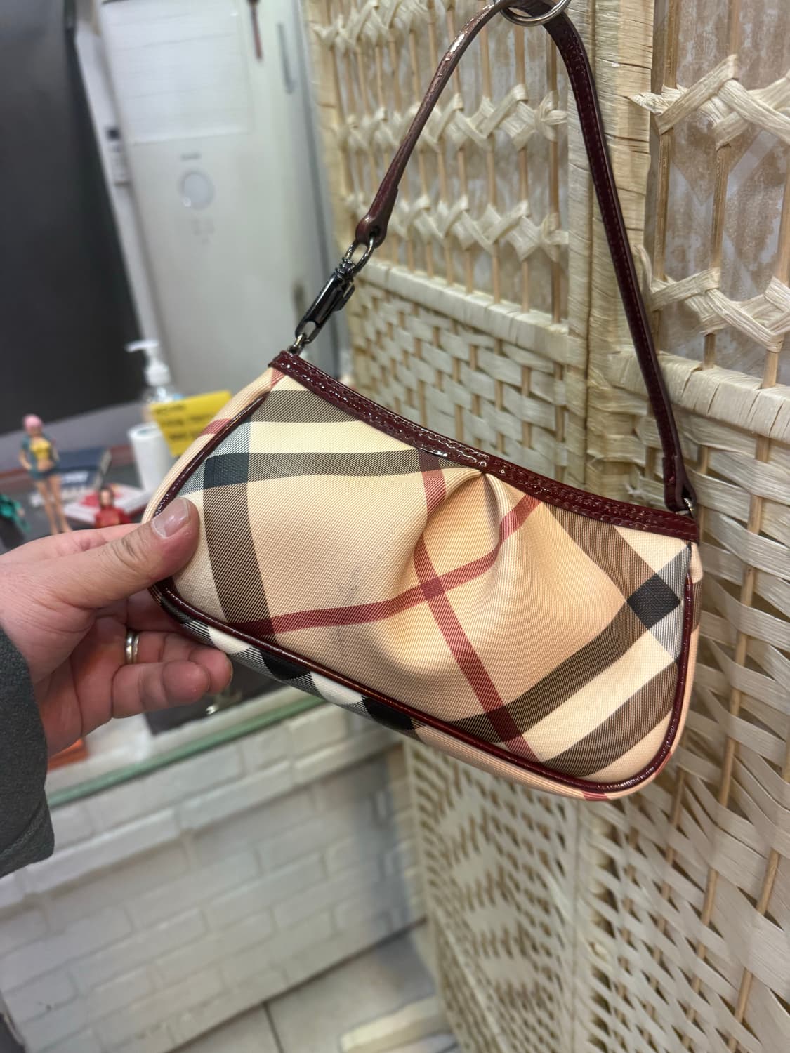 정품 버버리 노바체크 페이던트 미니숄더백 팝니다 상품이미지3