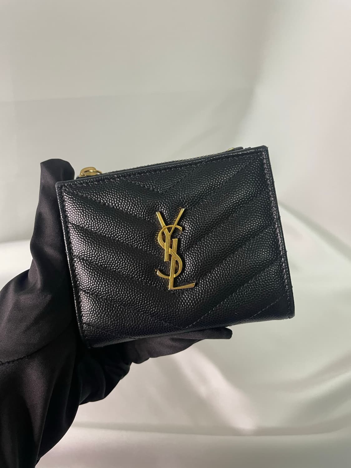 입생로랑 마틀라세 블랙 반지갑 금장 단품 상품이미지1