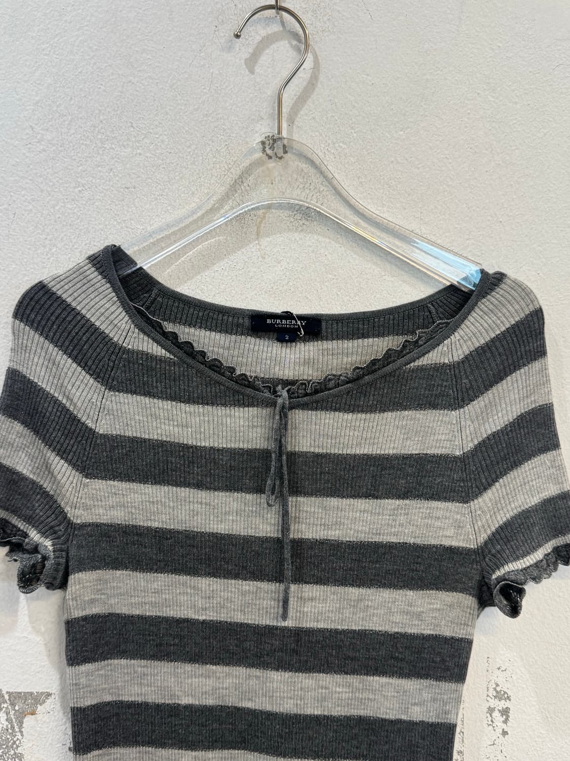 Burberry Stripe Short Sleeve V-Neck Knit 상품이미지3