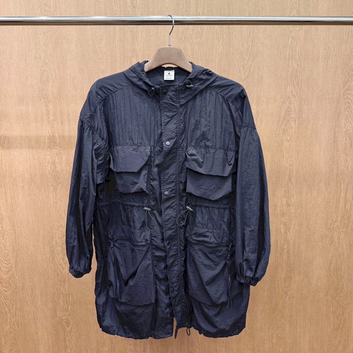 니코앤드 윈드 브레이커 후드 자켓 플랩 포켓 스트링 디테일 오버핏 블랙 상품이미지2