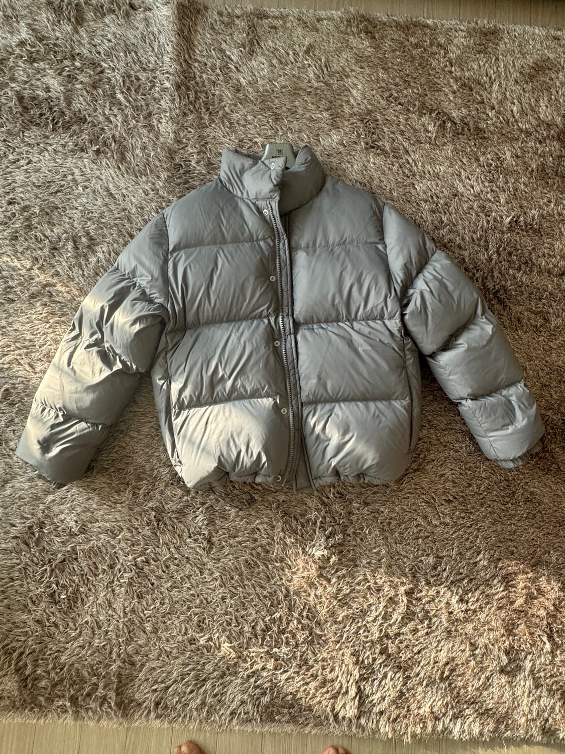 더바이닐하우스 패딩 판매합니다. 상품이미지2