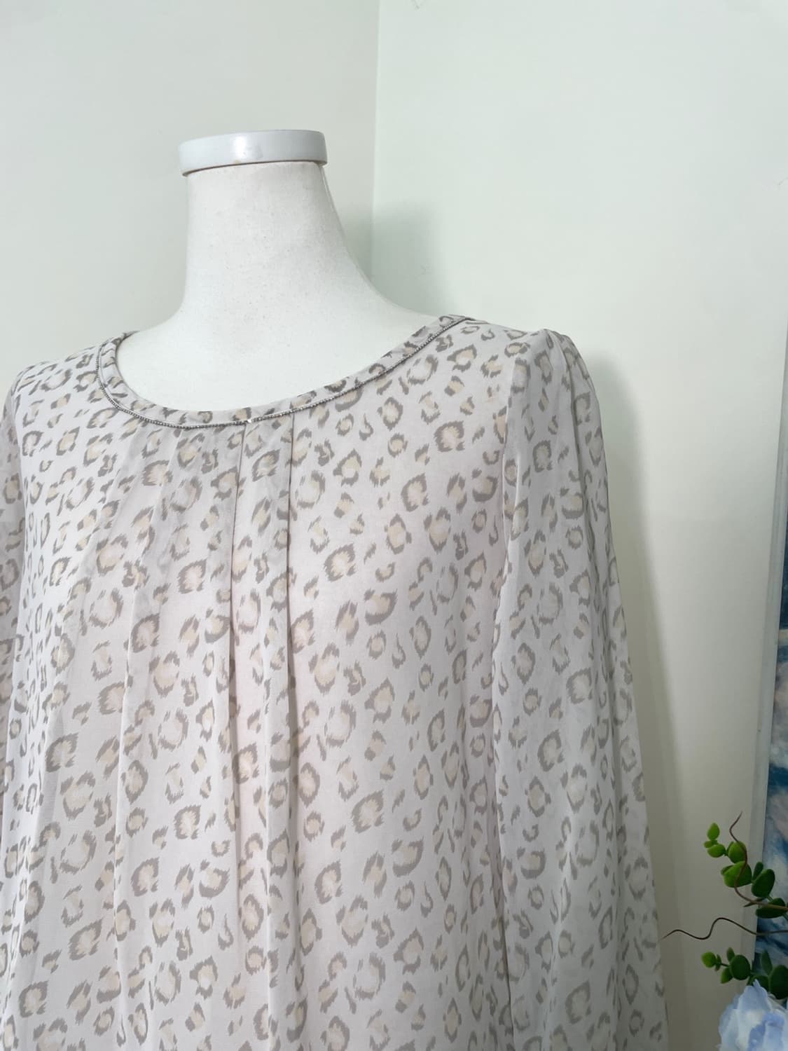 mute lavender leopard pleats point blous 상품이미지7