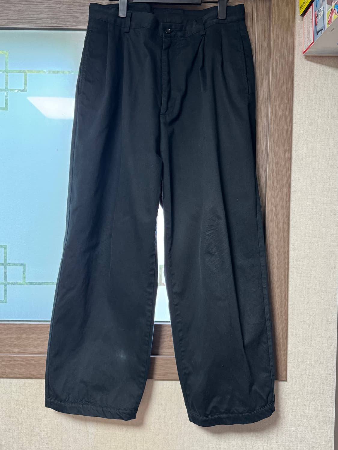 [2]아프레쎄 치노 투턱 팬츠 블랙 팝니다 상품이미지1