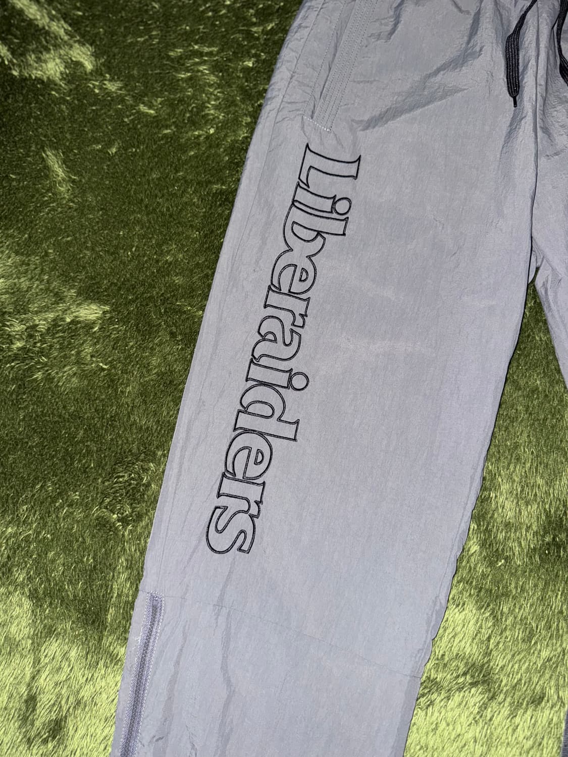 [S] Liberaiders 리버레이더스 나일론 자수 로고 트랙 팬츠 상품이미지5