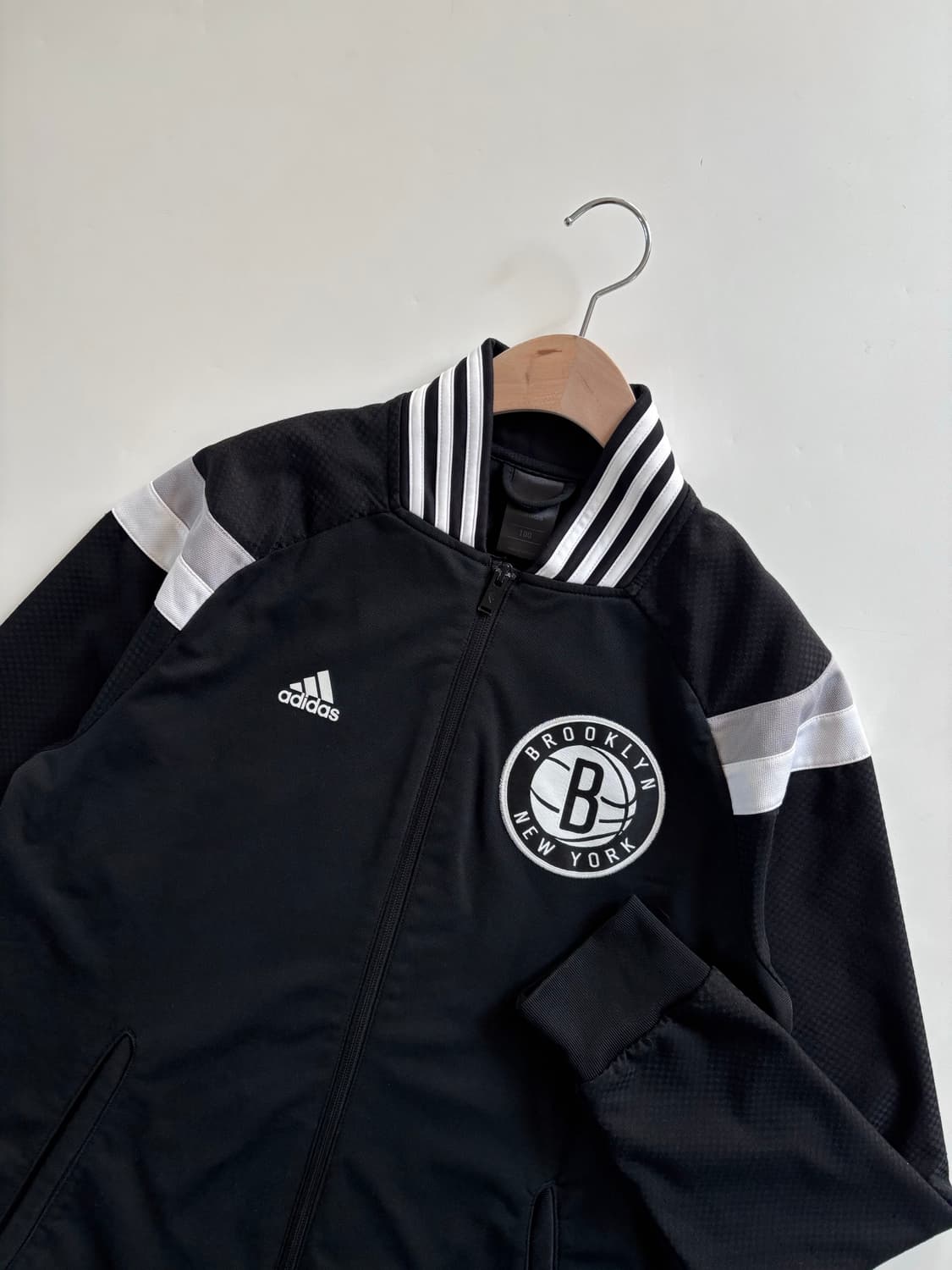 Adidas 아디다스 블랙 컬러 블루클린 트랙탑 져지 상품이미지4