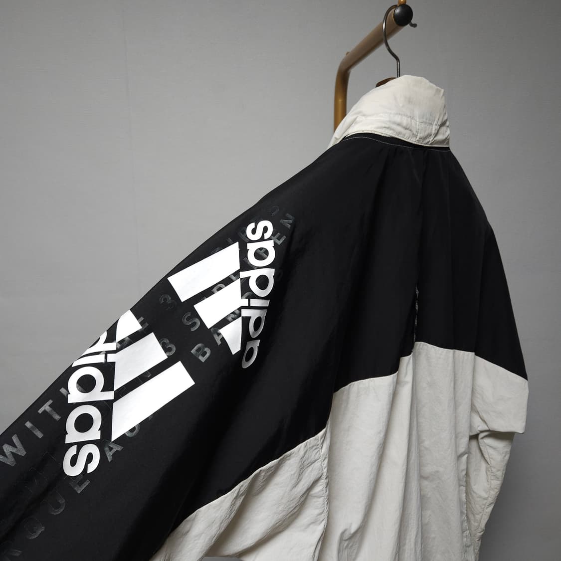 95 ) 아디다스 손흥민 에센셜 우븐 바람막이 상품이미지8