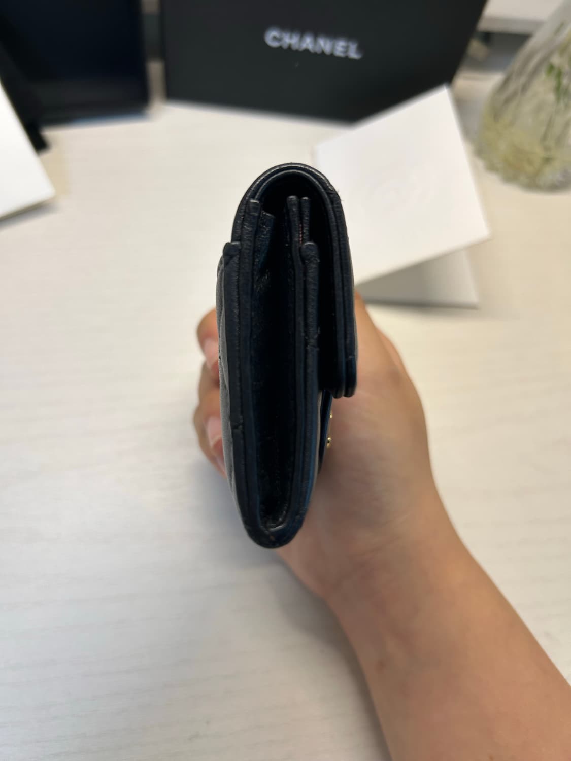 샤넬 CHANEL 클래식 금장 램스킨 플랩 카드 지갑 블랙 내장칩 상품이미지5