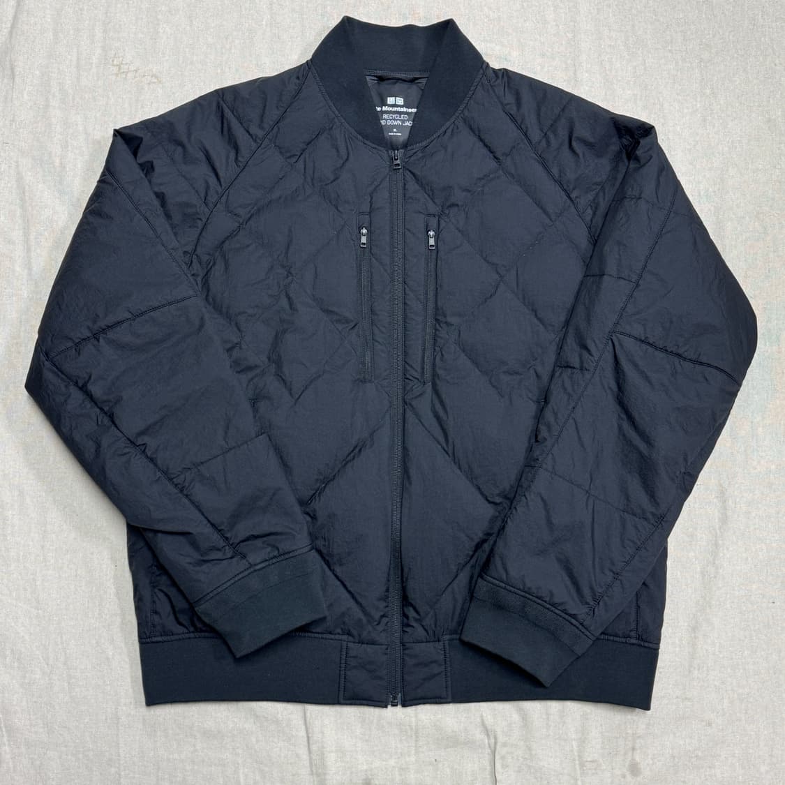 유니클로 화이트마운티니어링 하이브리드 다운 XL 상품이미지1