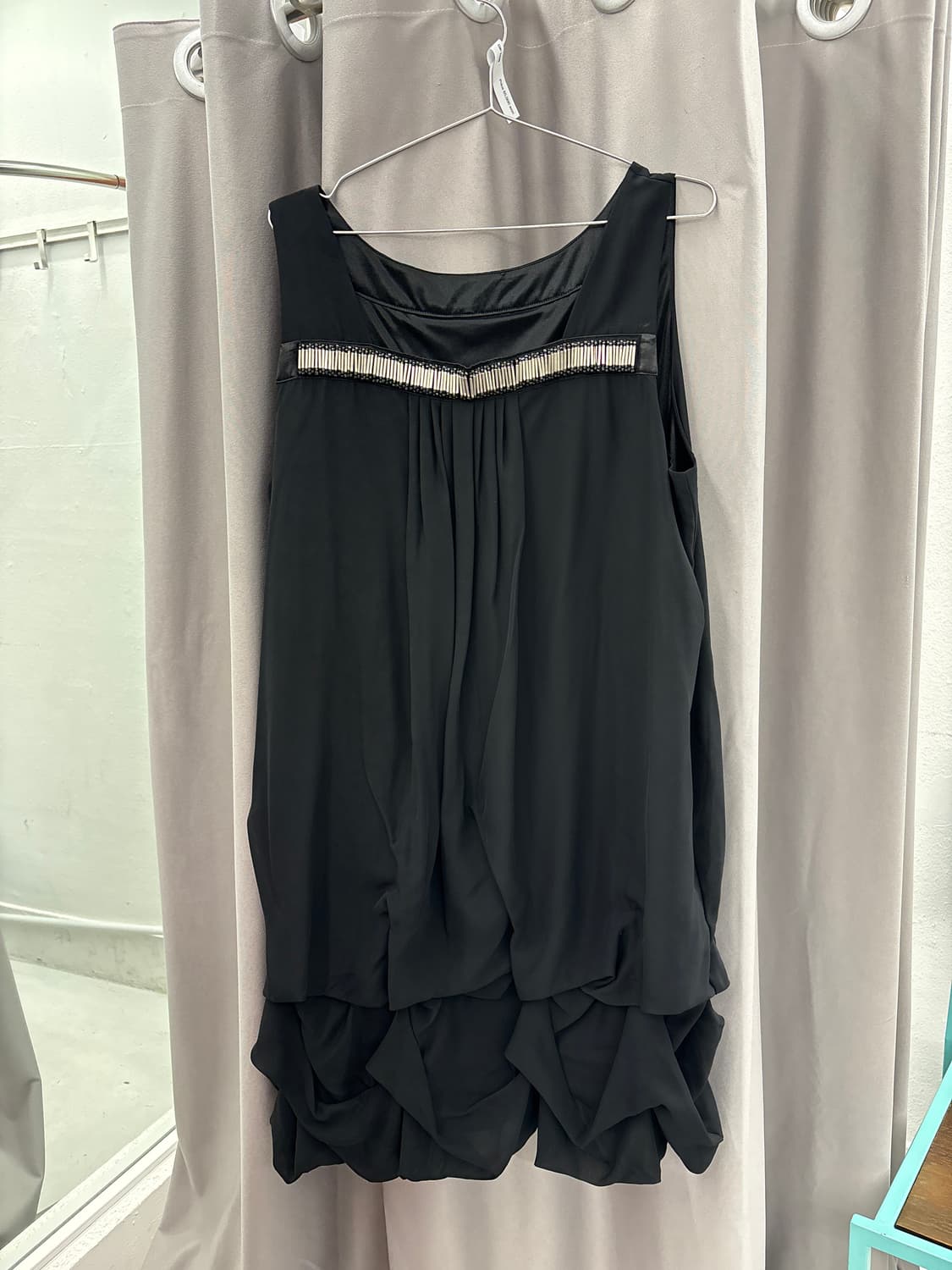 스퀘어비즈넥 셔링 드레스 상품이미지1