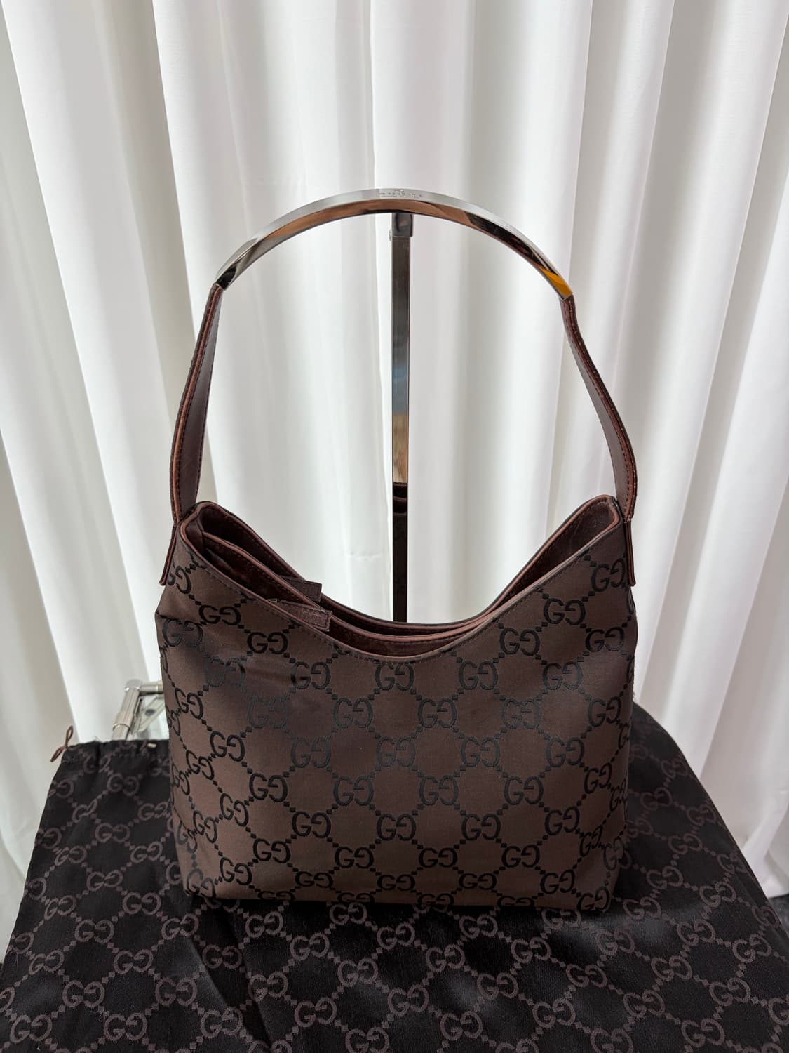 구찌 x 톰포드 GG 스틸 핸들 숄더백 상품이미지2