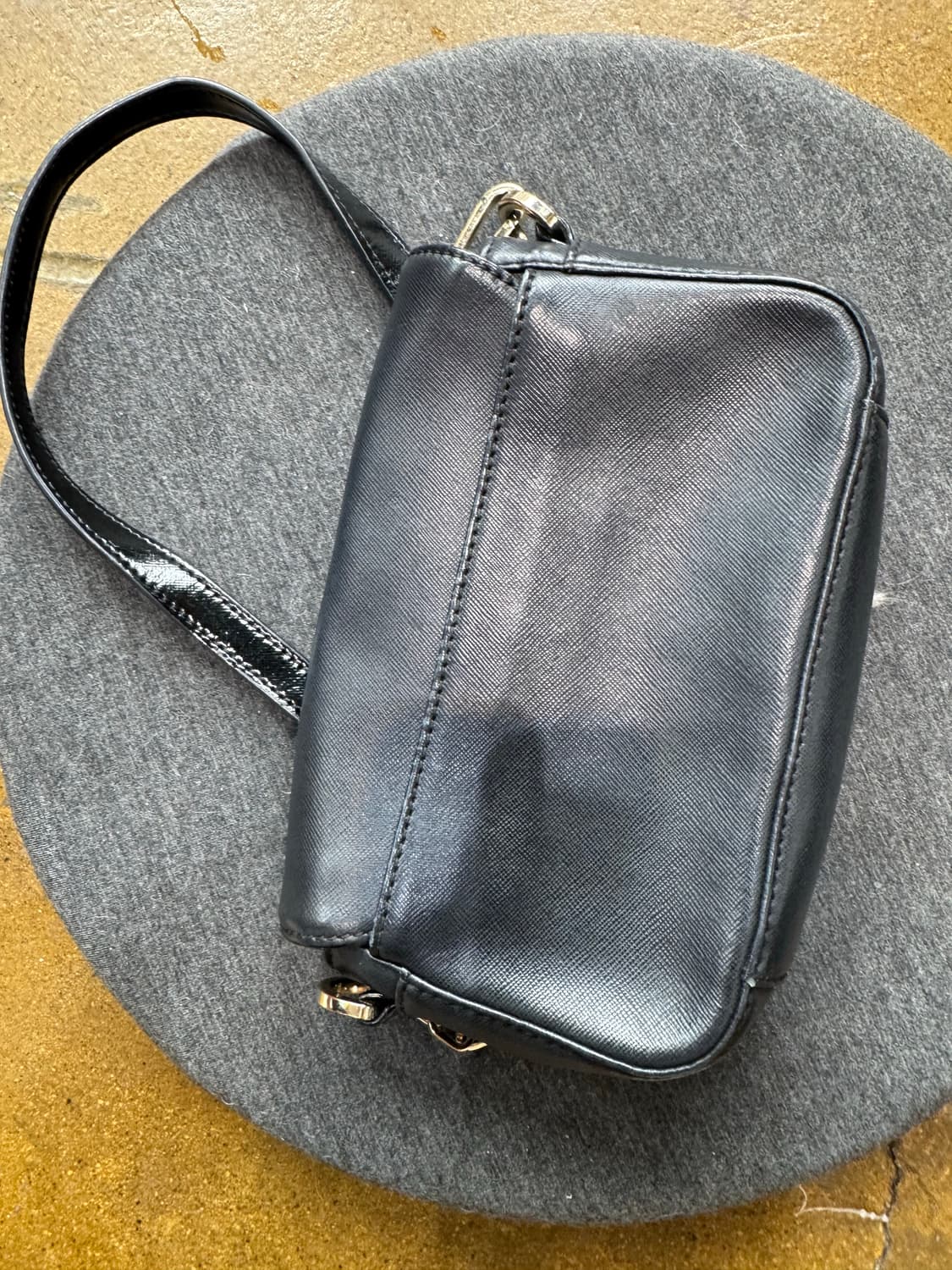 토리버치 블랙 레더 크로스백 상품이미지5