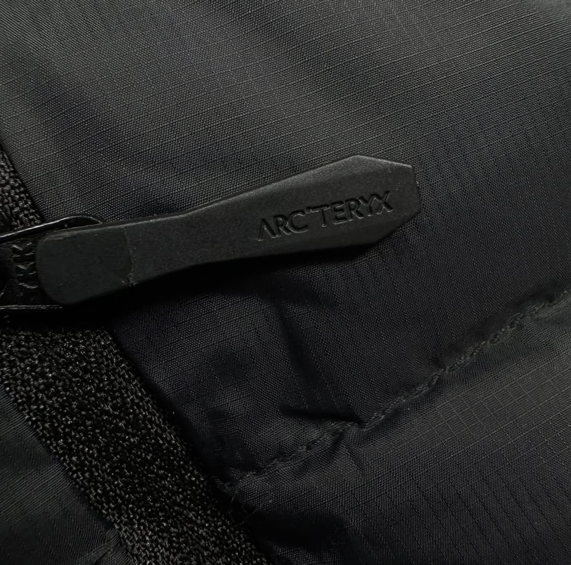 아크테릭스 경량패딩 다크 매직 상품이미지6