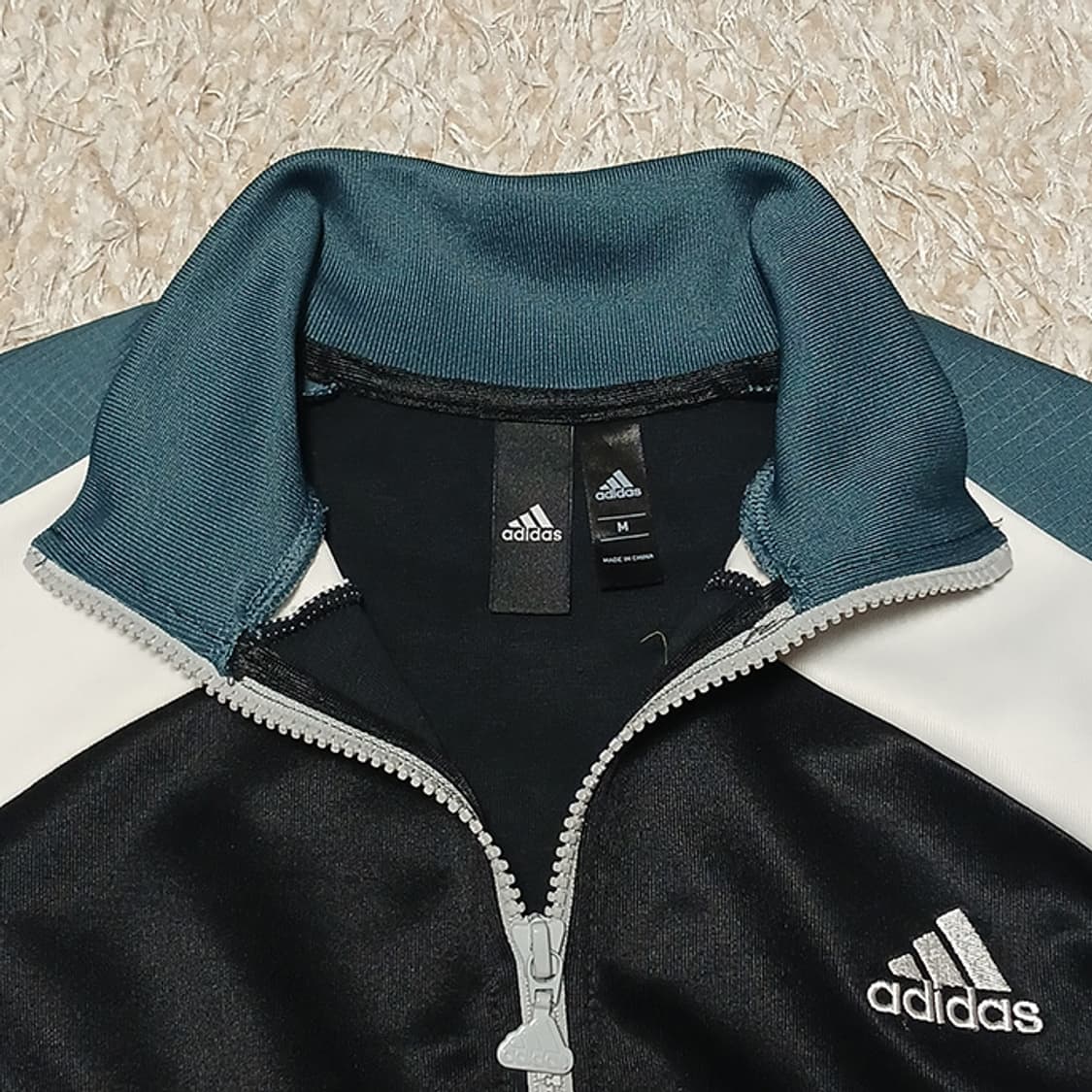 아디다스 우먼 크롭 트랙탑 M 상품이미지4