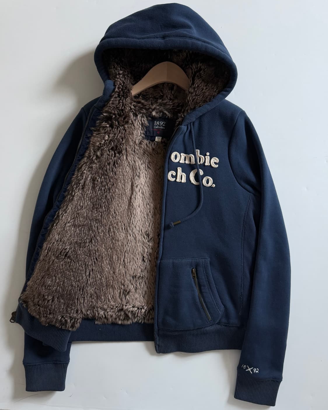 Abercrombie 아베크롬비 네이비 컬러 울프조 상품이미지3