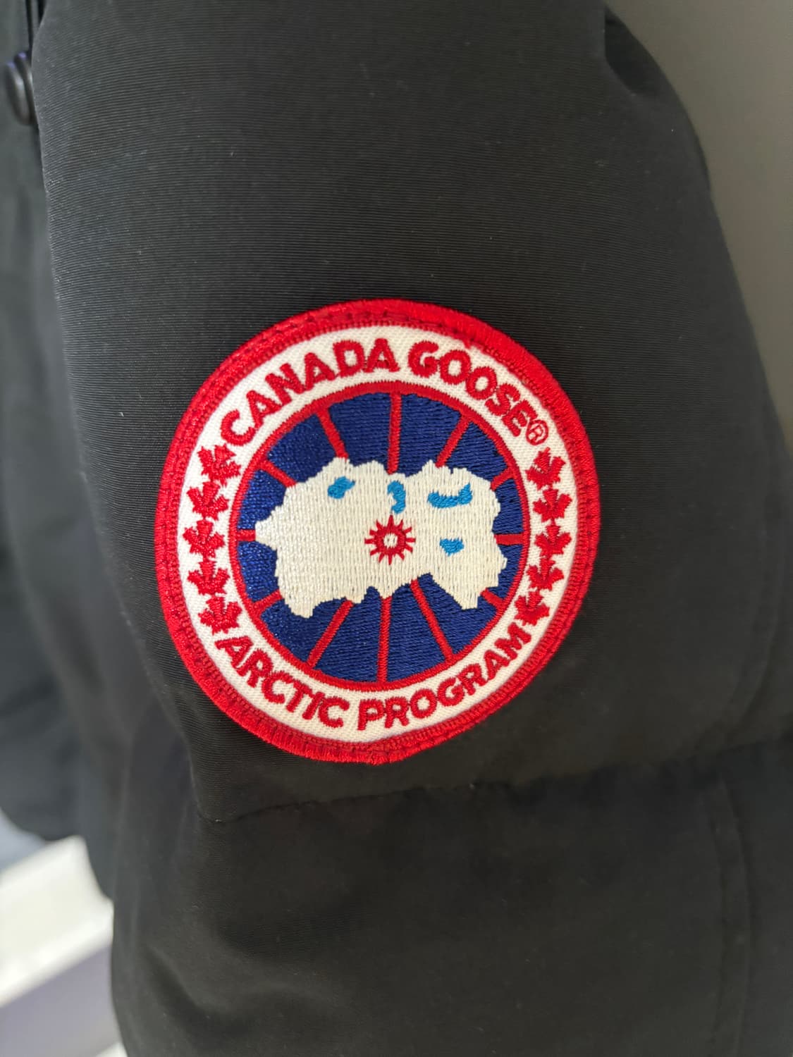 캐나다구스 맥밀란 패딩 22fw M사이즈 상품이미지3