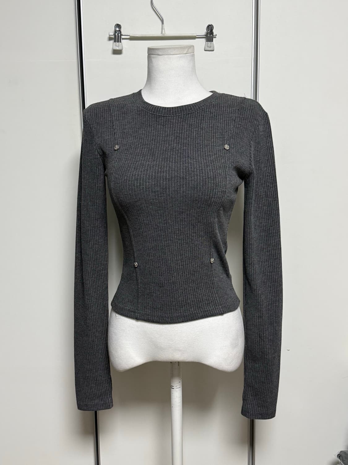 리벳 티셔츠 차콜  상품이미지1