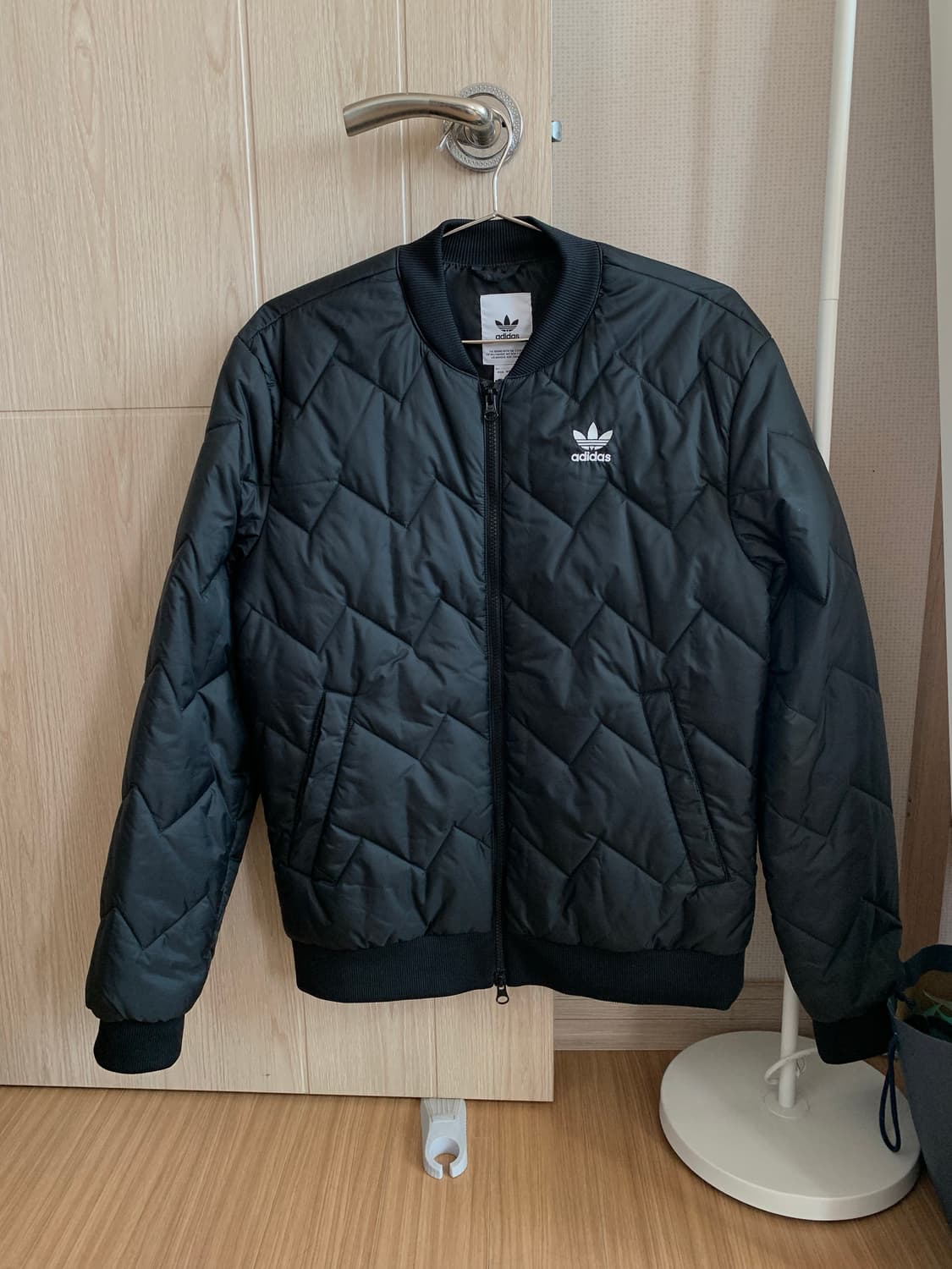 아디다스 퀄팅 경량자켓 상품이미지1