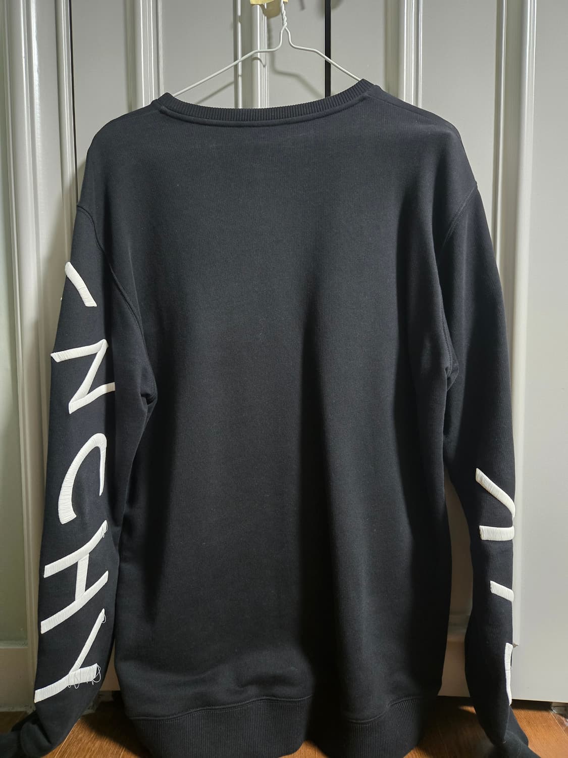 지방시 스웨트셔츠 판매합니다 상품이미지2