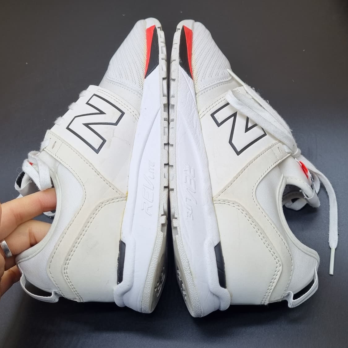 뉴발란스 247 화이트 여성운동화240  상품이미지5