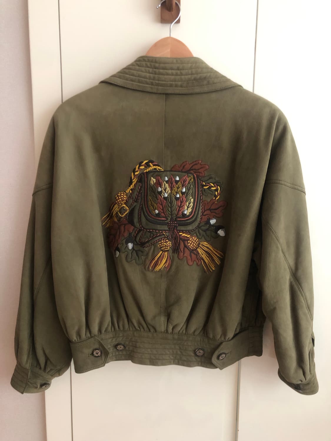 로에베 빈티지 백자수 가죽자켓 상품이미지1