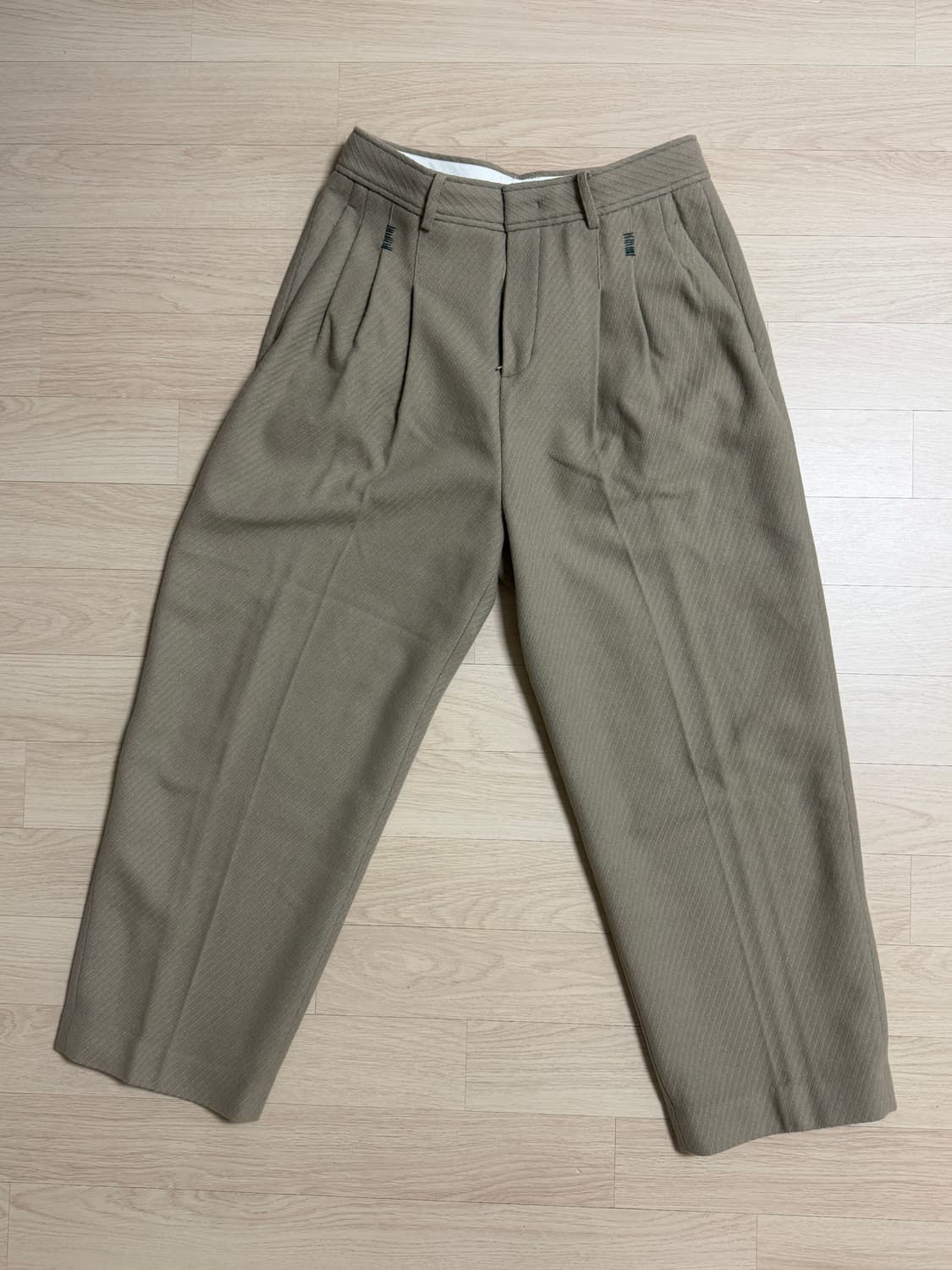 아더에러 슬랙스 베이지  상품이미지4