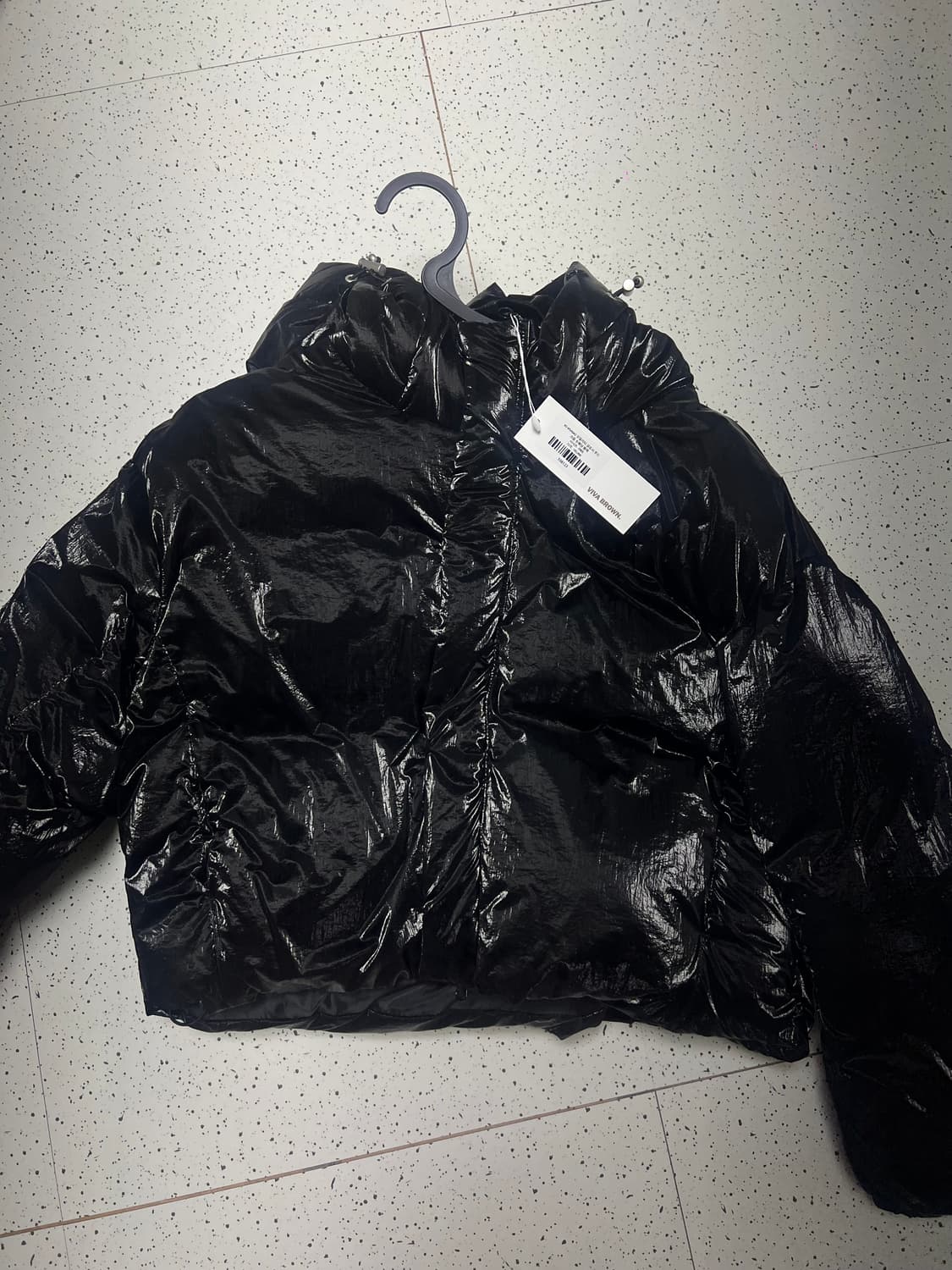 [새상품] 비바브라운 글로시 후드 크롭 패딩 상품이미지3