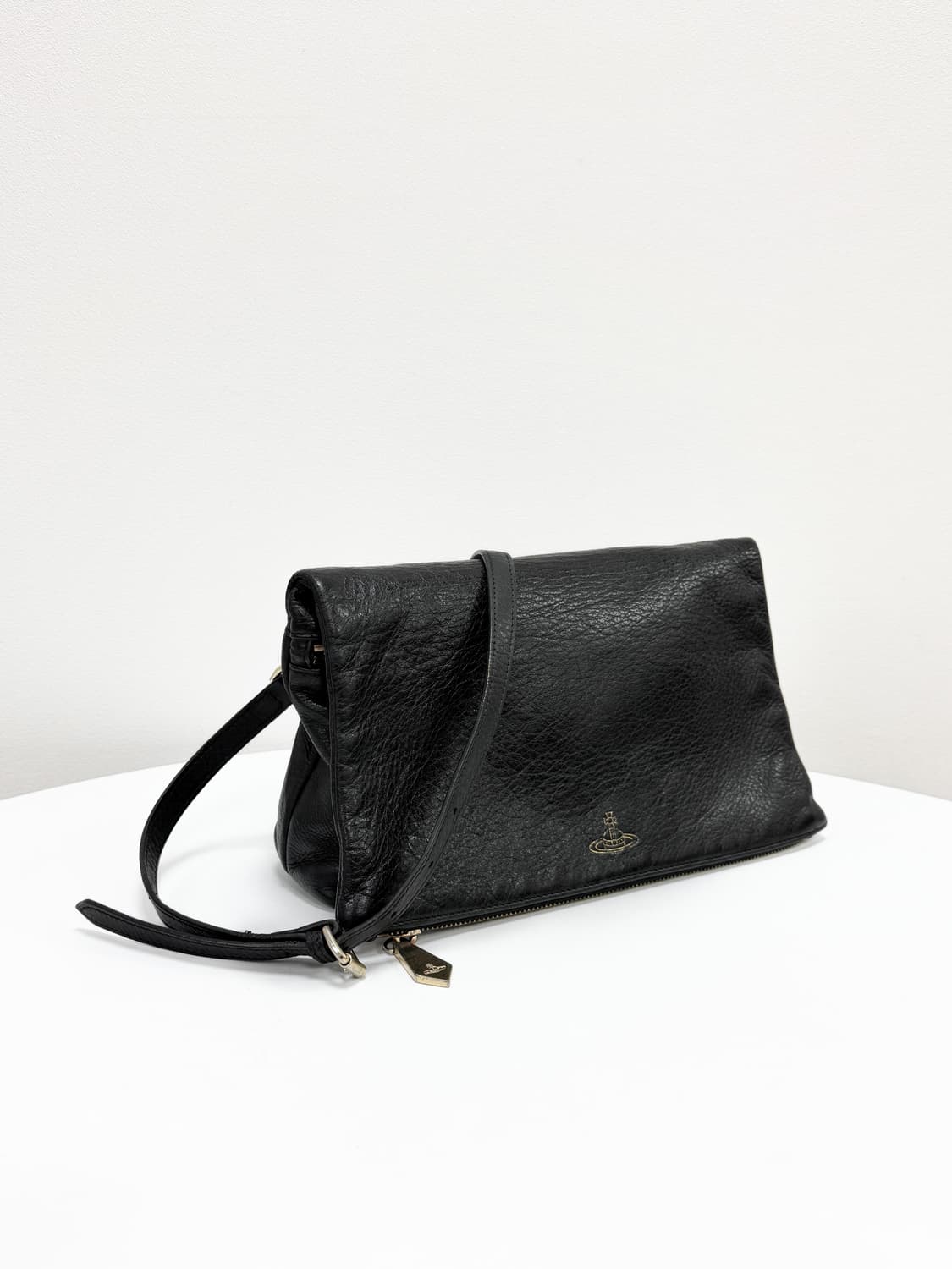 비비안웨스트우드 블랙 레더 크로스백 상품이미지2