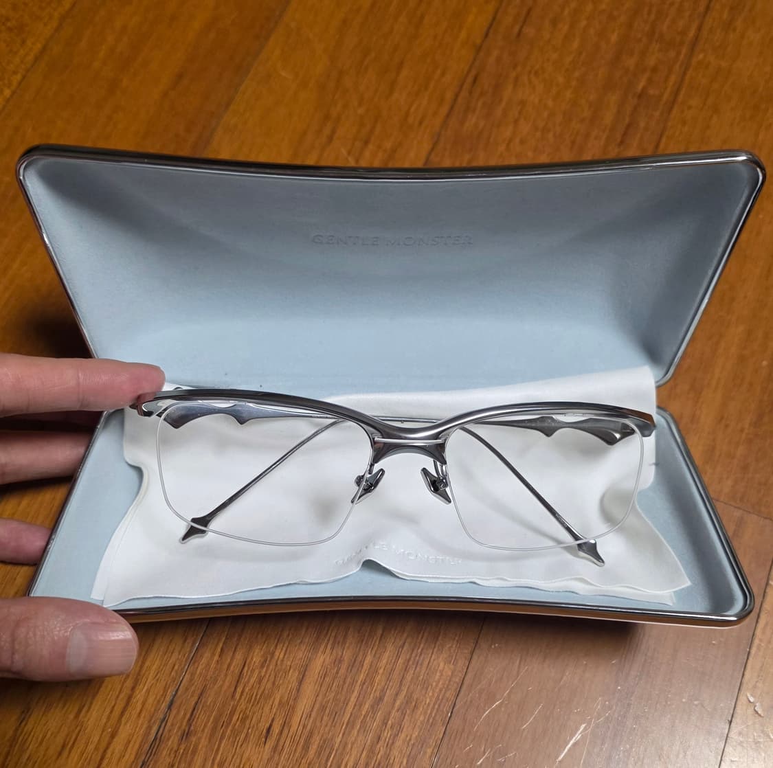 (새상품) 젠틀몬스터 크로 KRO 02 상품이미지6