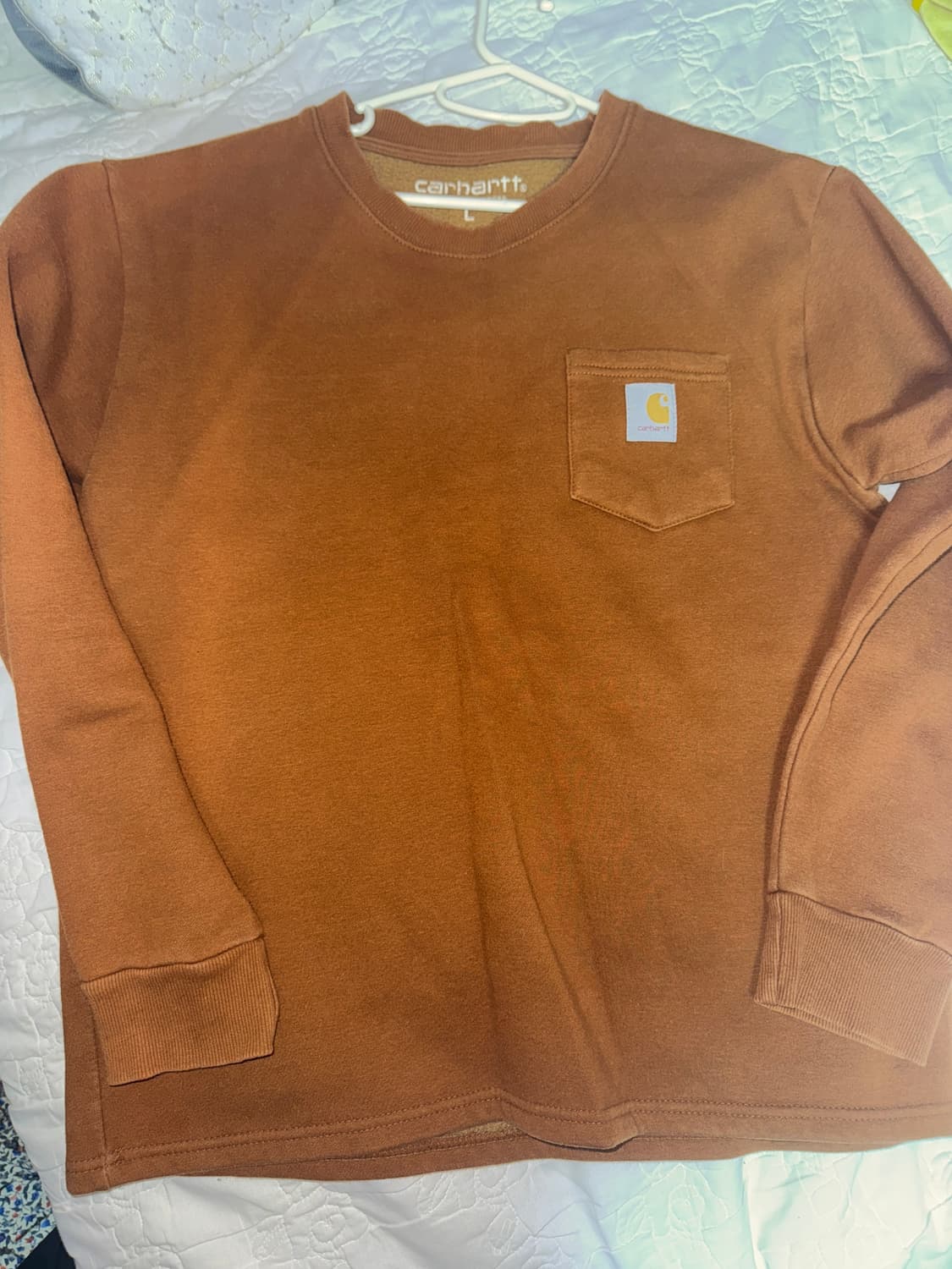 칼하트 포켓 맨투맨 브라운 상품이미지1