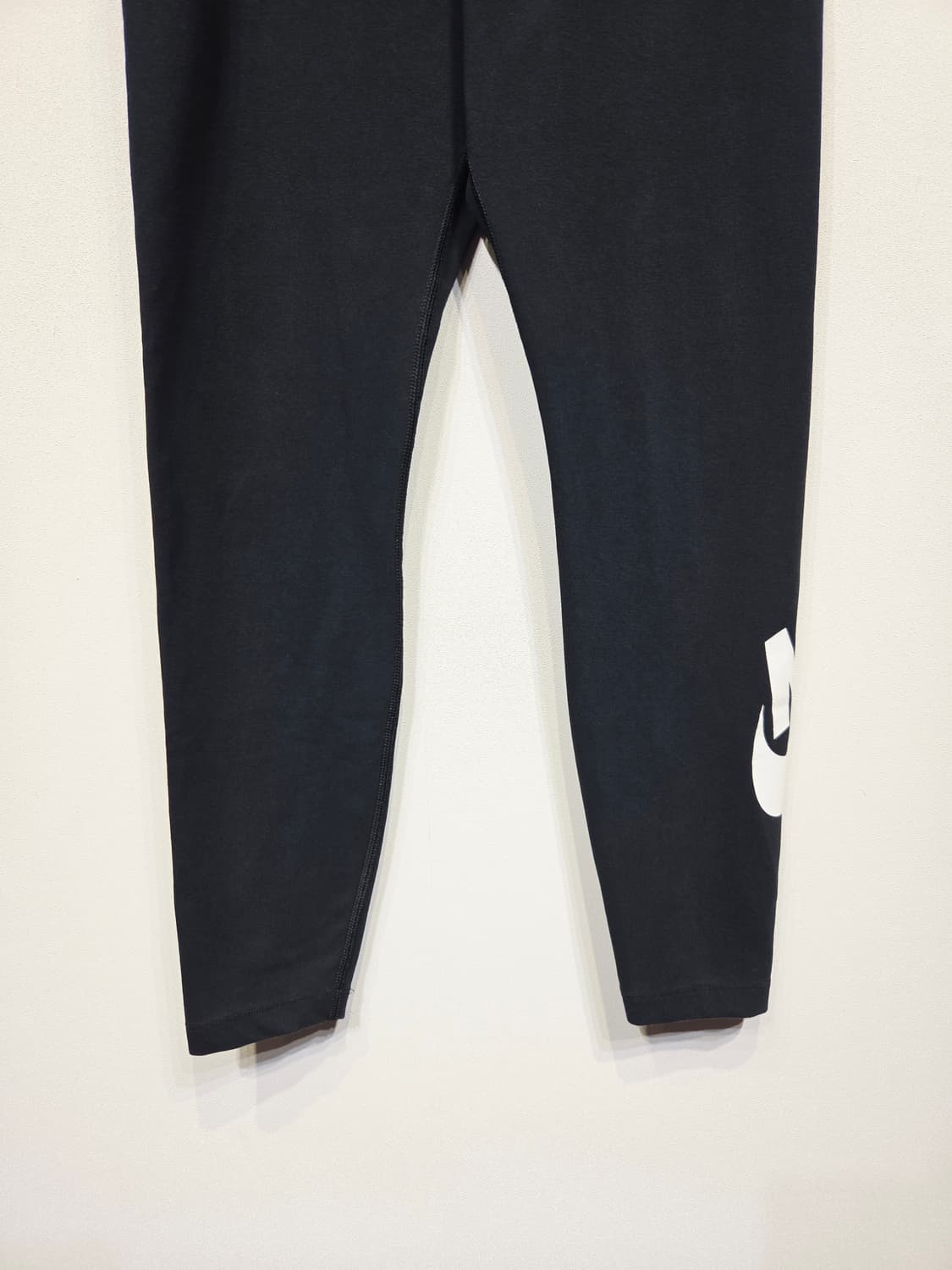 M(66). 나이키(NIKE) 스포츠웨어 빅로고 하이웨이스트 레깅스 블랙 상품이미지4