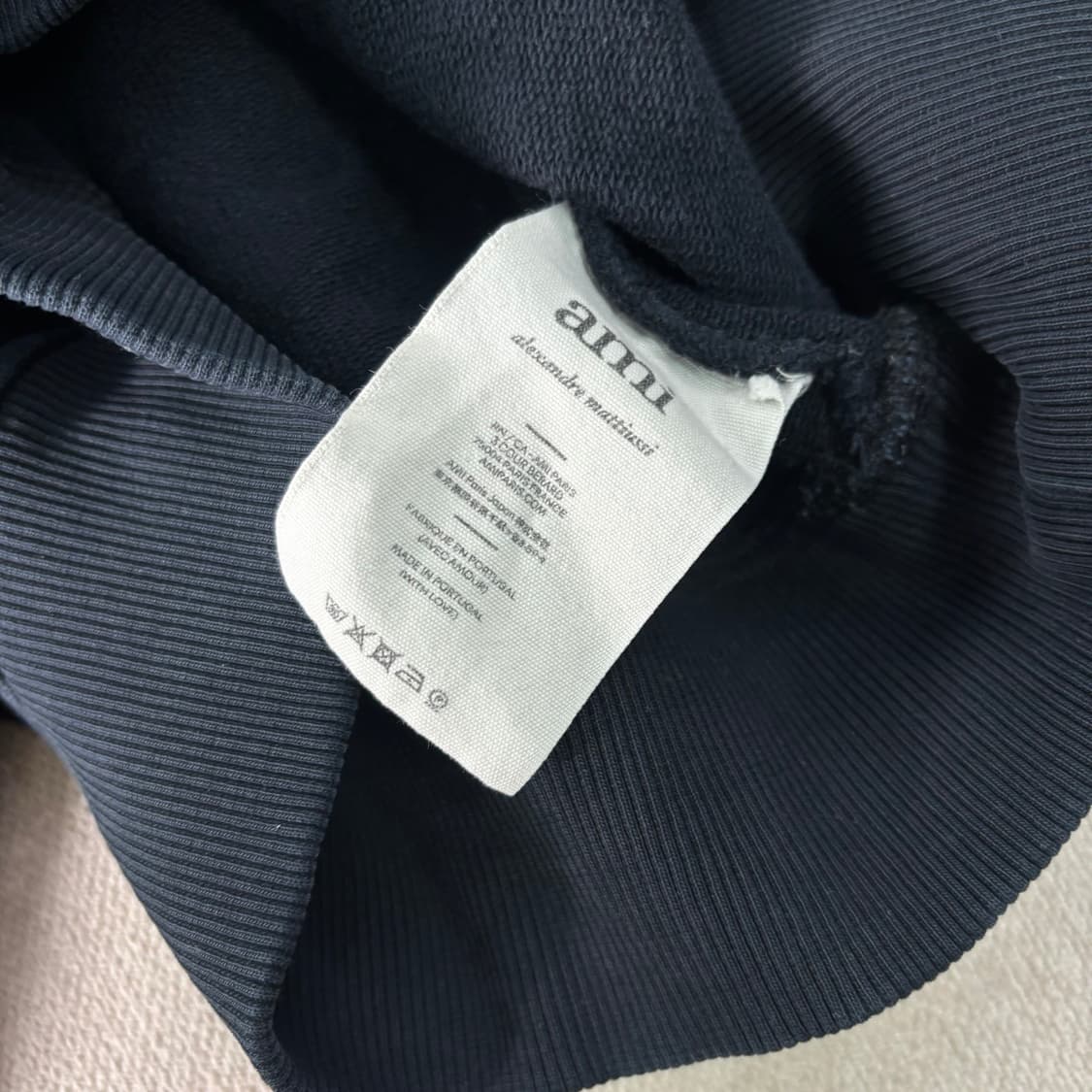 100 아미 스몰하트로고 챠콜 맨투맨  상품이미지8