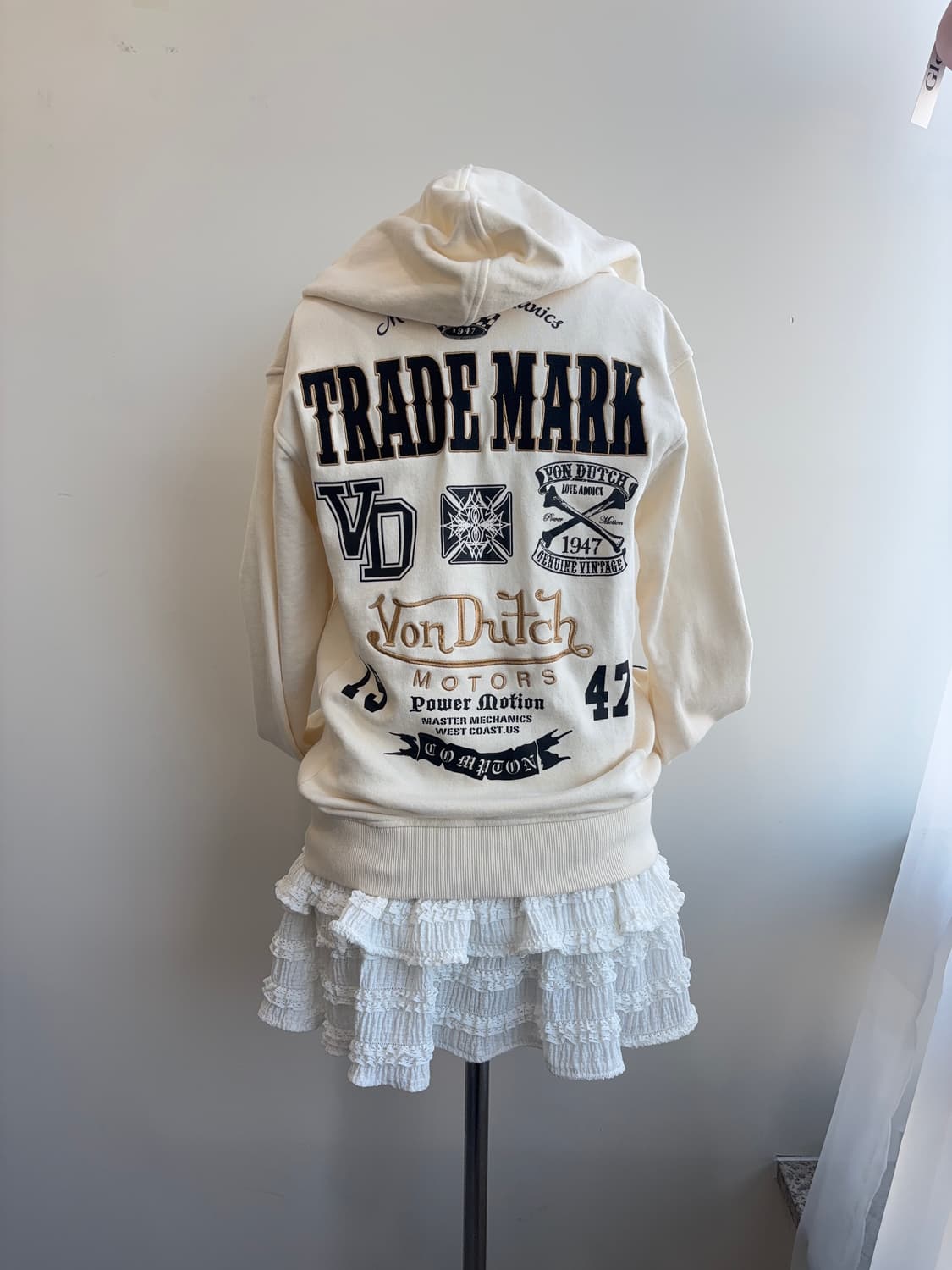 VON DUTCH 뒤판 자수 포인트 아이보리 후드집업 상품이미지10