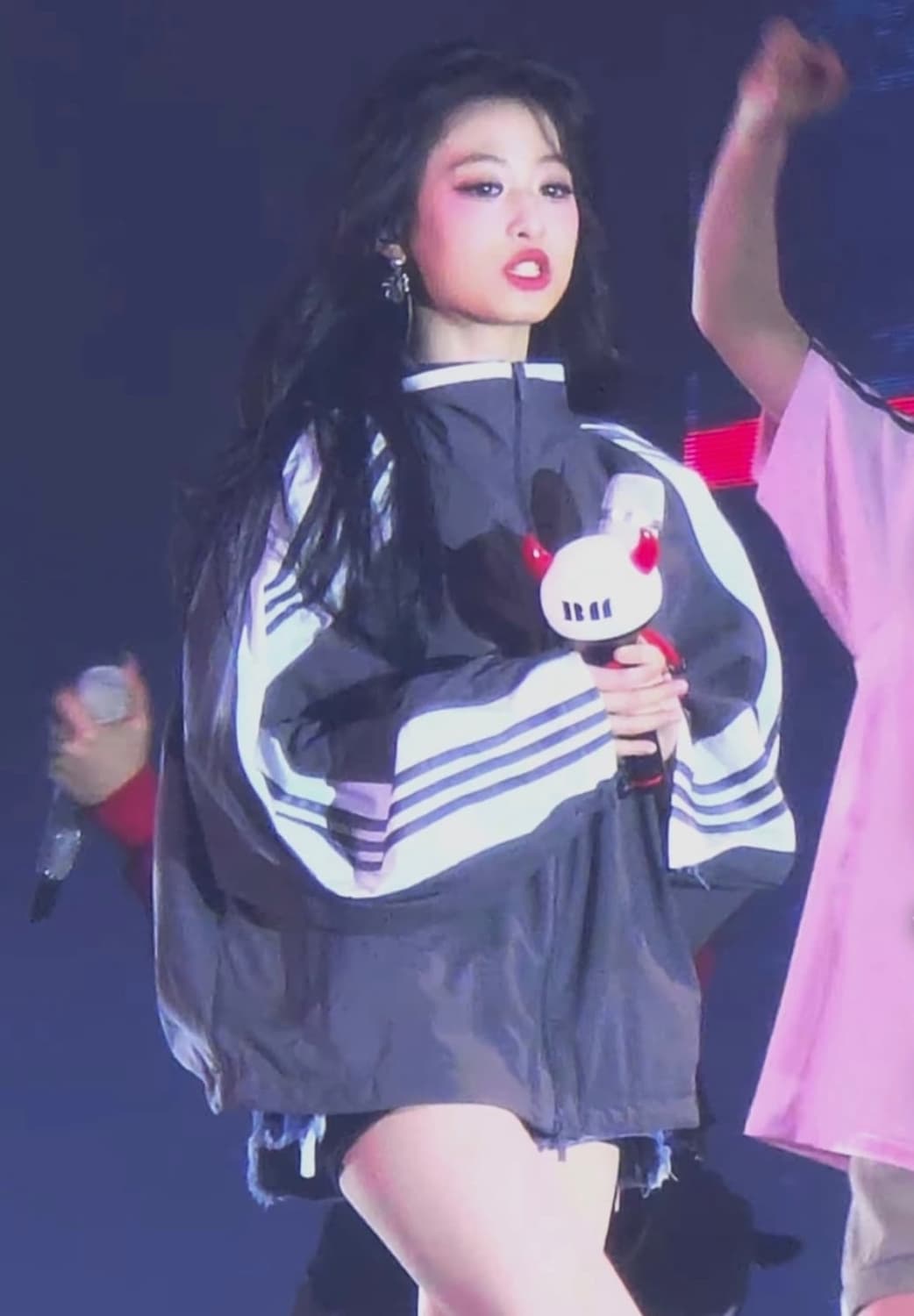 베몬 아현 태연 착용 아디다스 아딜레늄3 트렉탑 집업 블랙 바람막이 상품이미지1