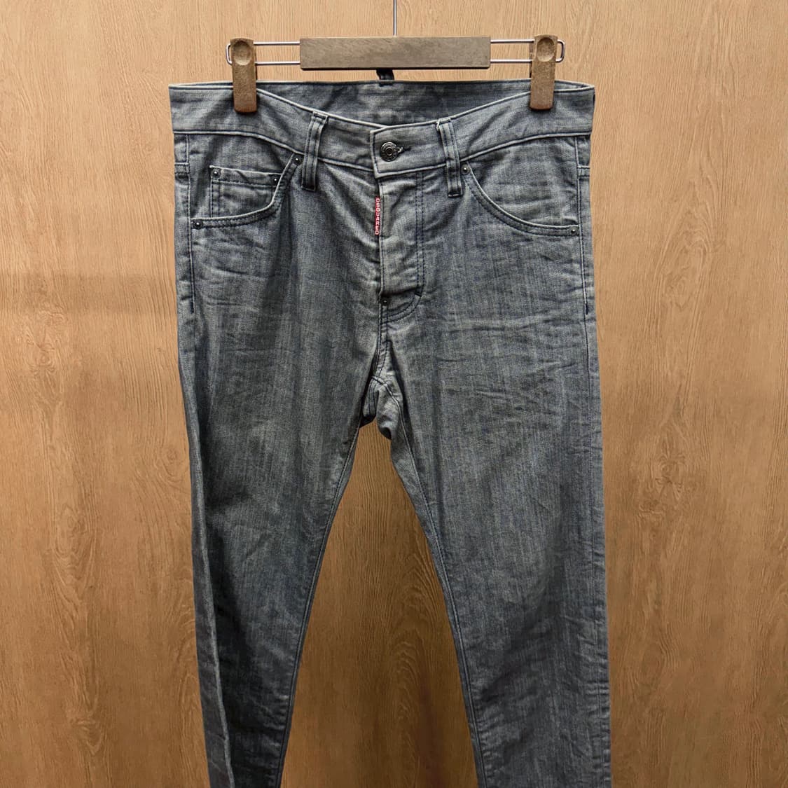 디스퀘어드2 데님 팬츠 레드 탭 포켓 스터드 슬림 스트레이트핏 그레이 상품이미지4