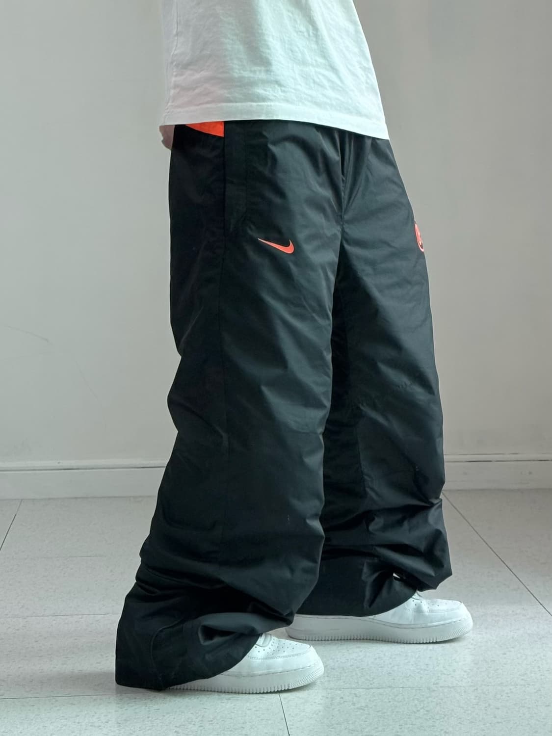 나이키 T90 차콜 트랙팬츠 상품이미지2