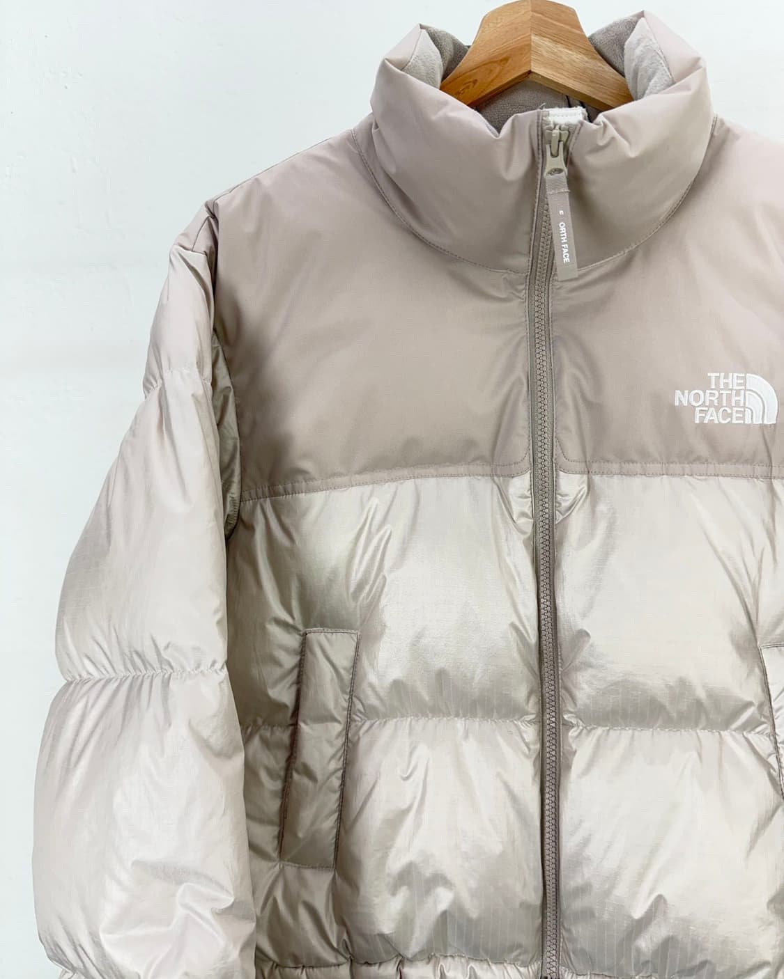 노스페이스 먼스 화이트라벨 노벨티 눕시 다운 자켓  상품이미지2