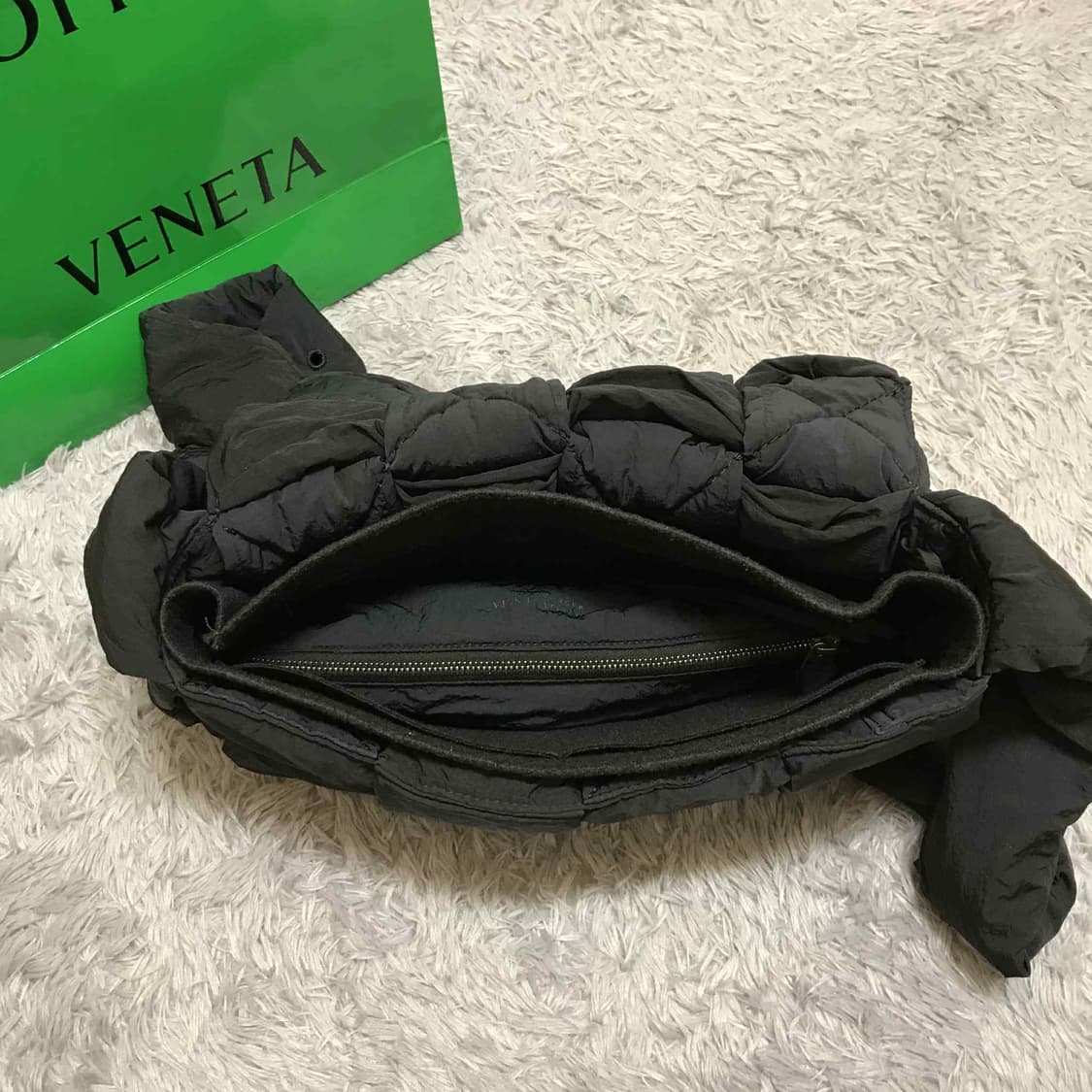 {클로젯}보테가베네타 패디드 카세트백 상품이미지5